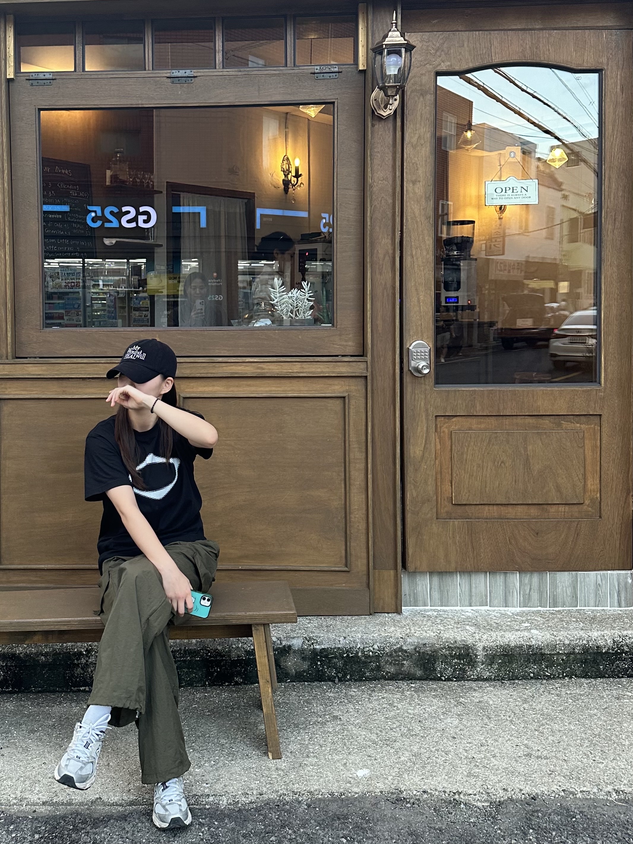 (W) Mischief Rhombus Blur T-Shirt Basic Black 착용 스타일