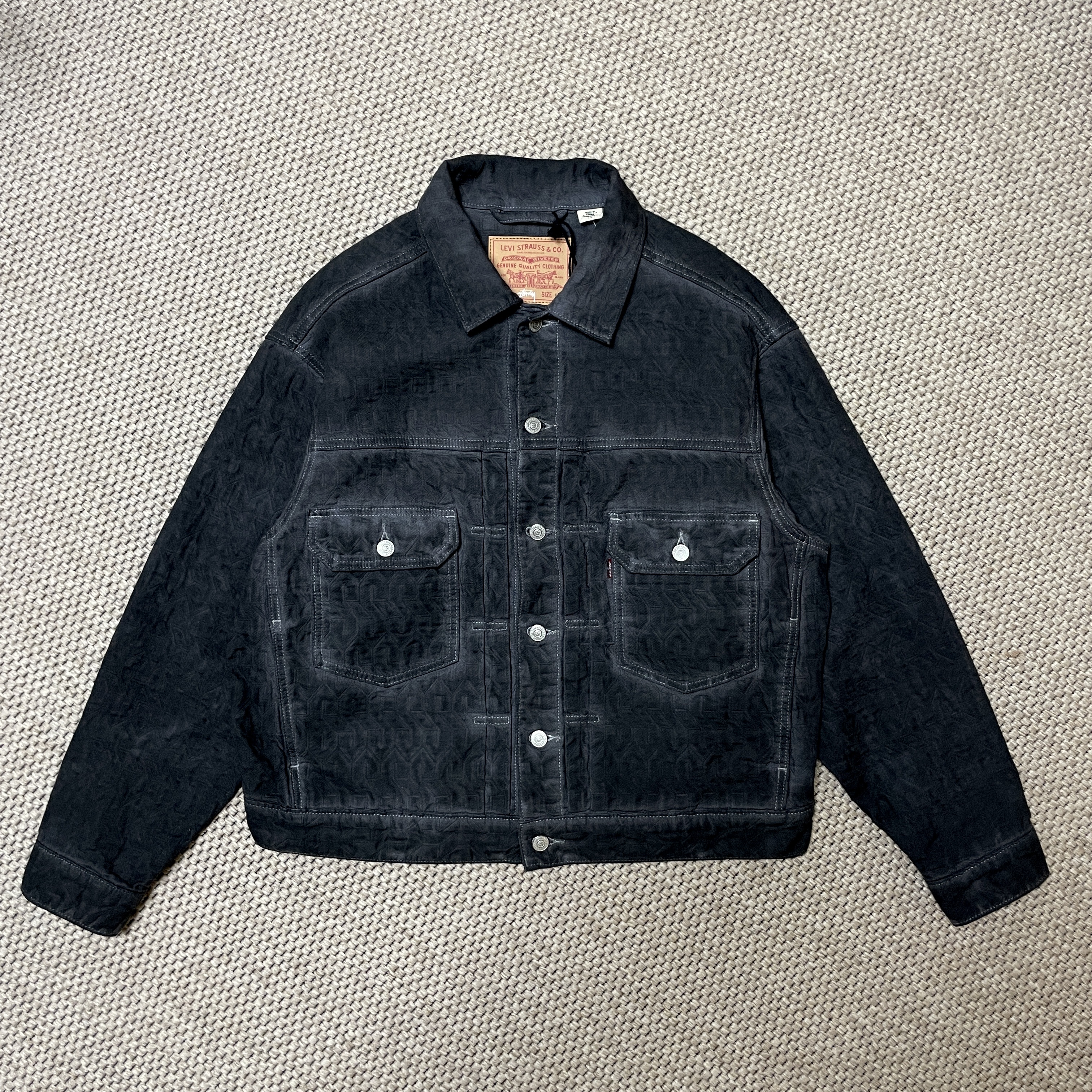 Stussy x Levi's Jacquard Trucker Jacket Black 착용 스타일 - 6