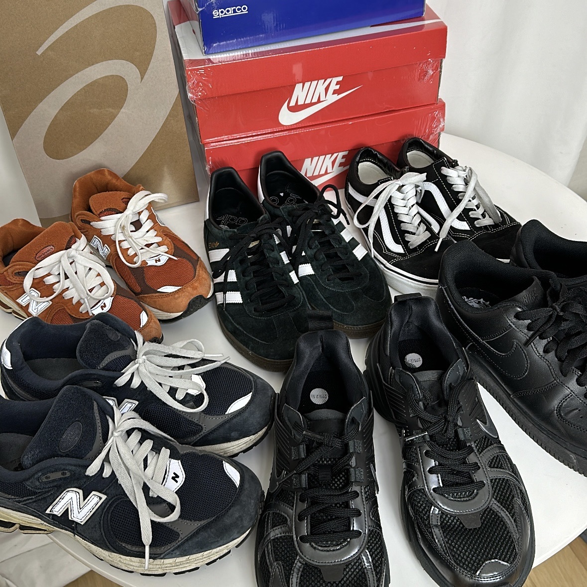 New Balance 2002R Rust Oxide, New Balance 2002R Special Vintage Black Grey 착용 스타일