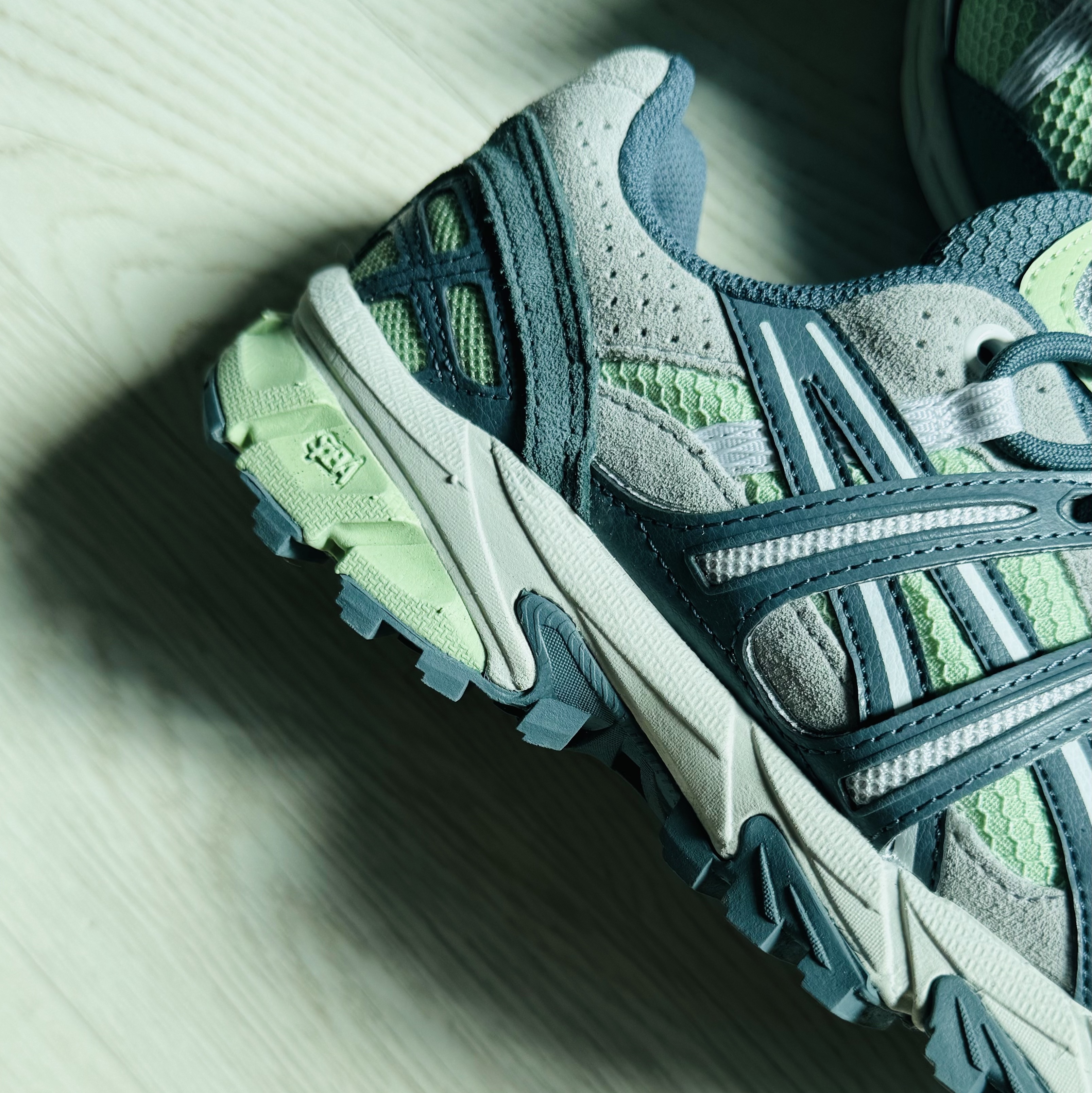 (W) Asics Gel-Sonoma 15-50 Jade Ironclad 착용 스타일 - 2