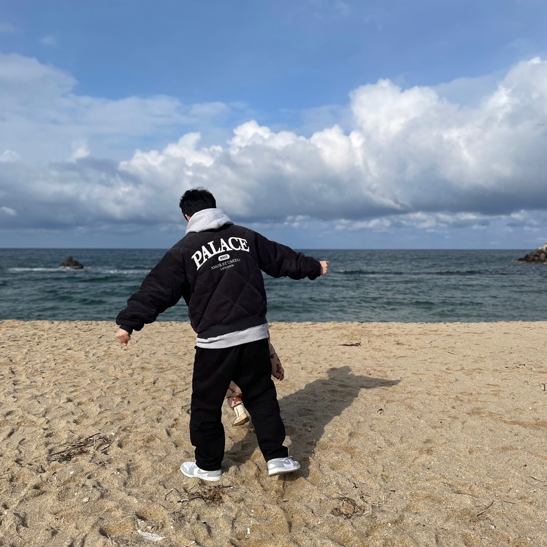 Palace Quilted Jacket Black - 23FW 착용 스타일