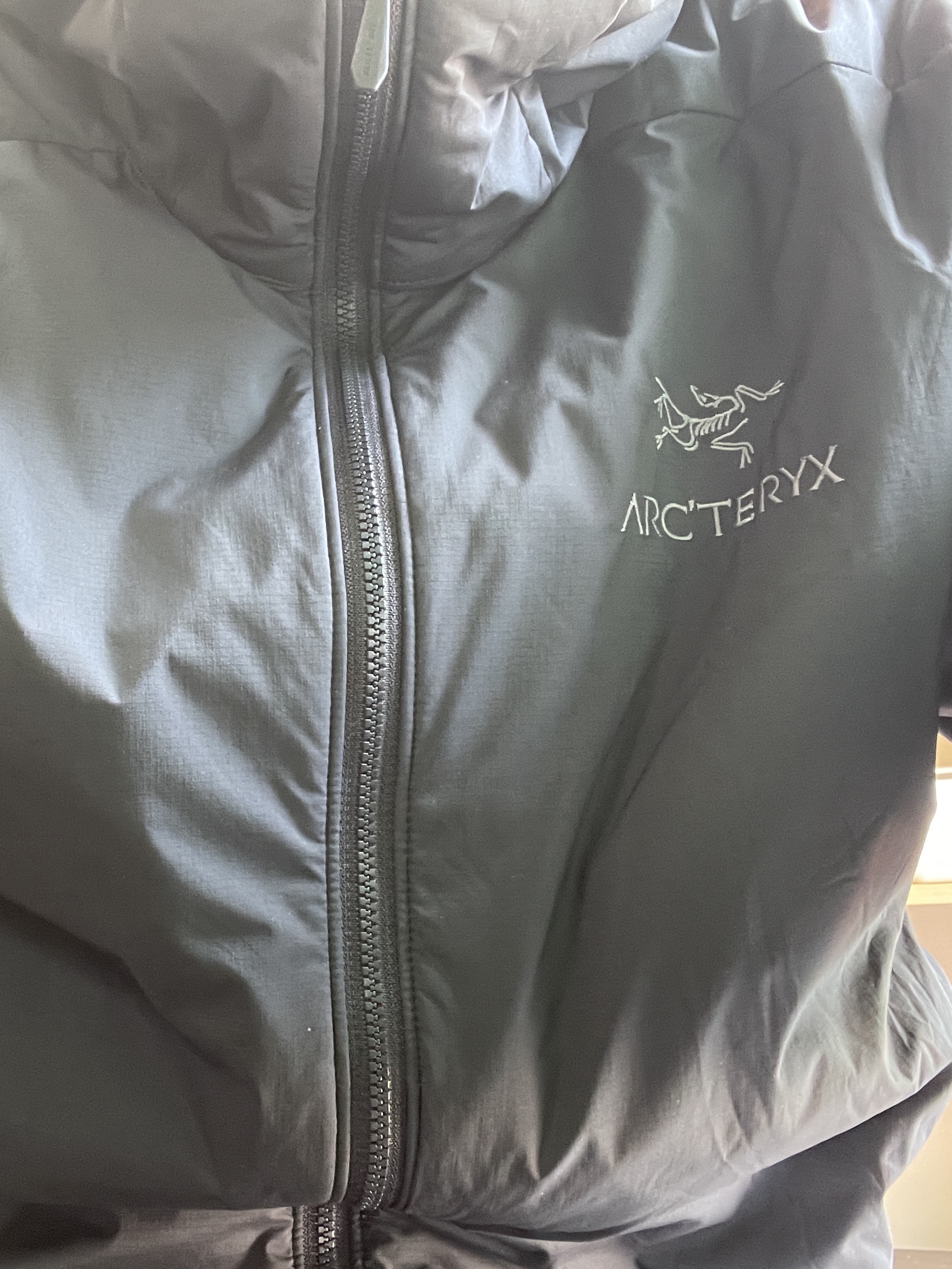 Arc'teryx Atom Hoody Black Sapphire, [KREAM 단독] ADSB Andersson Bell Macaron Intarsia Cardigan Black 착용 스타일 - 1