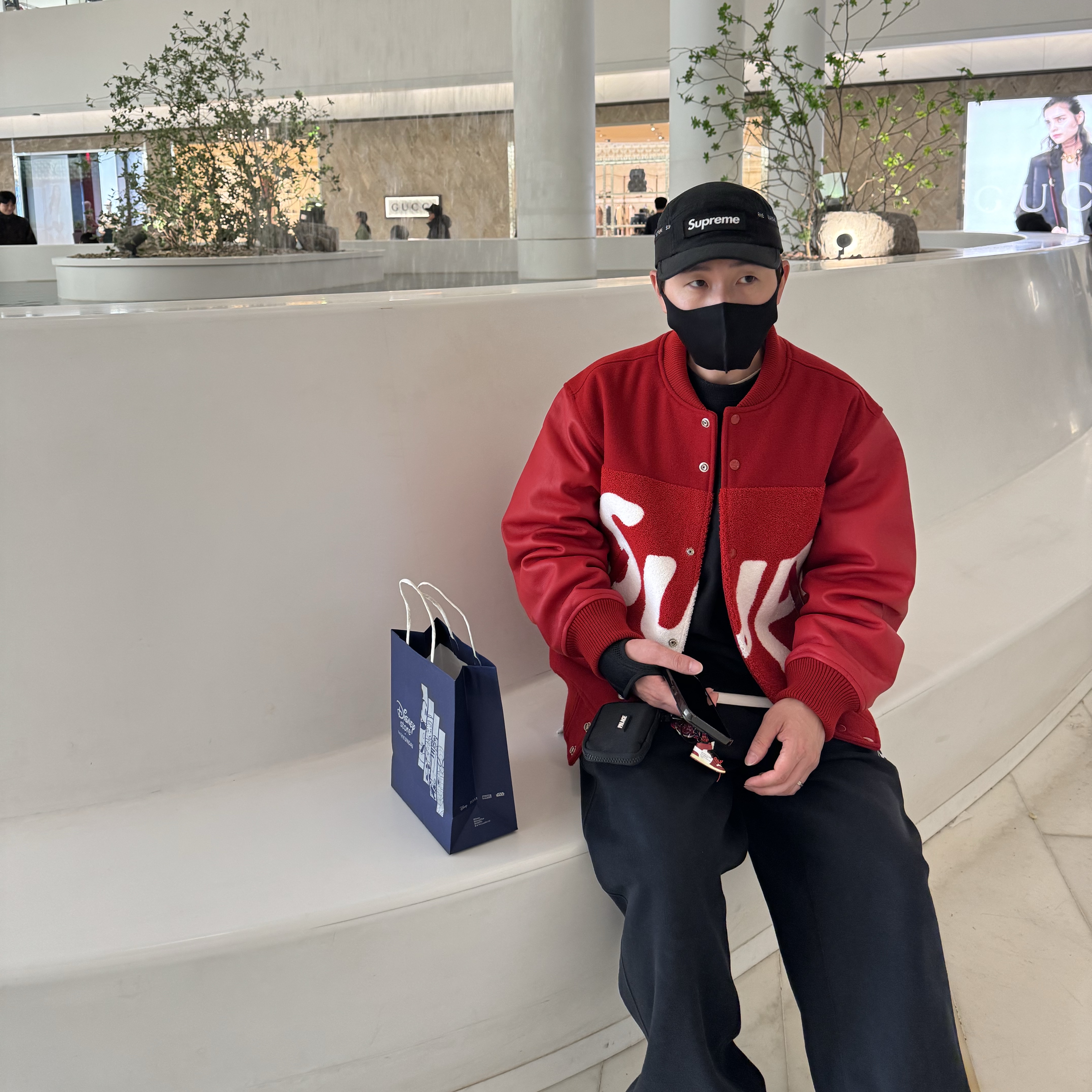 Supreme Big Logo Chenille Varsity Jacket Red - 24SS, Supreme Mesh Pocket Camp Cap Black - 23FW 착용 스타일 - 3