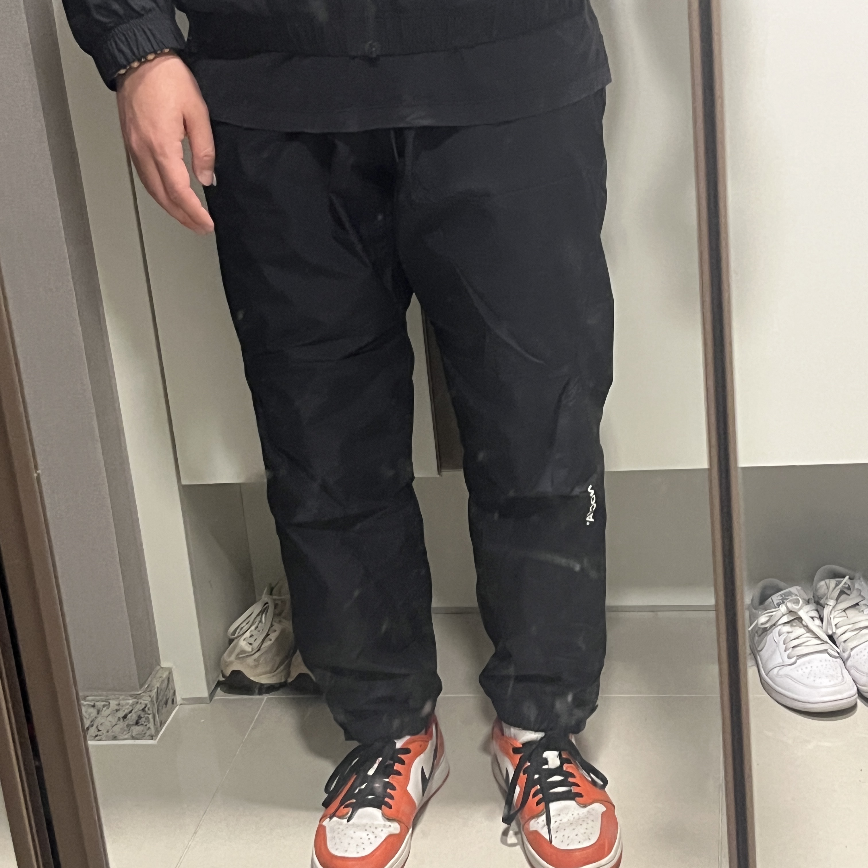 Nike x Drake Nocta Woven Track Pants Black (FN7668-010), New Balance 990v1 Made in USA Black 착용 스타일 - 2