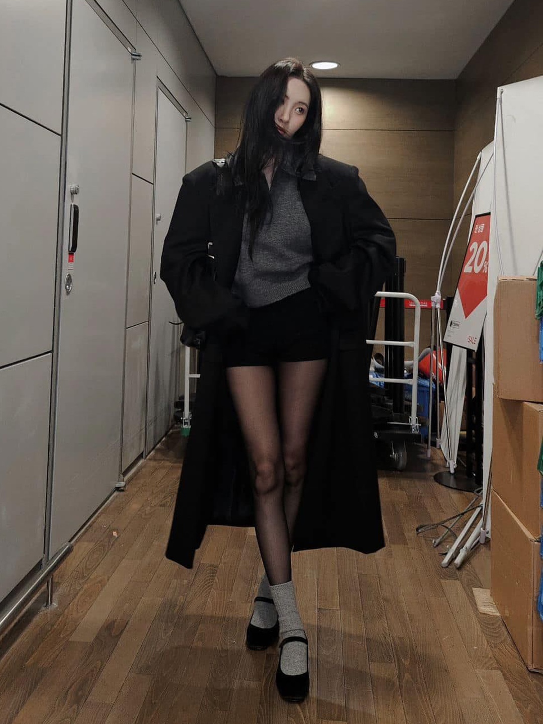 (W) Maison Margiela Tabi Mary Jane Black, (W) Miu Miu Leather Ballerinas Black 착용 스타일 - 5