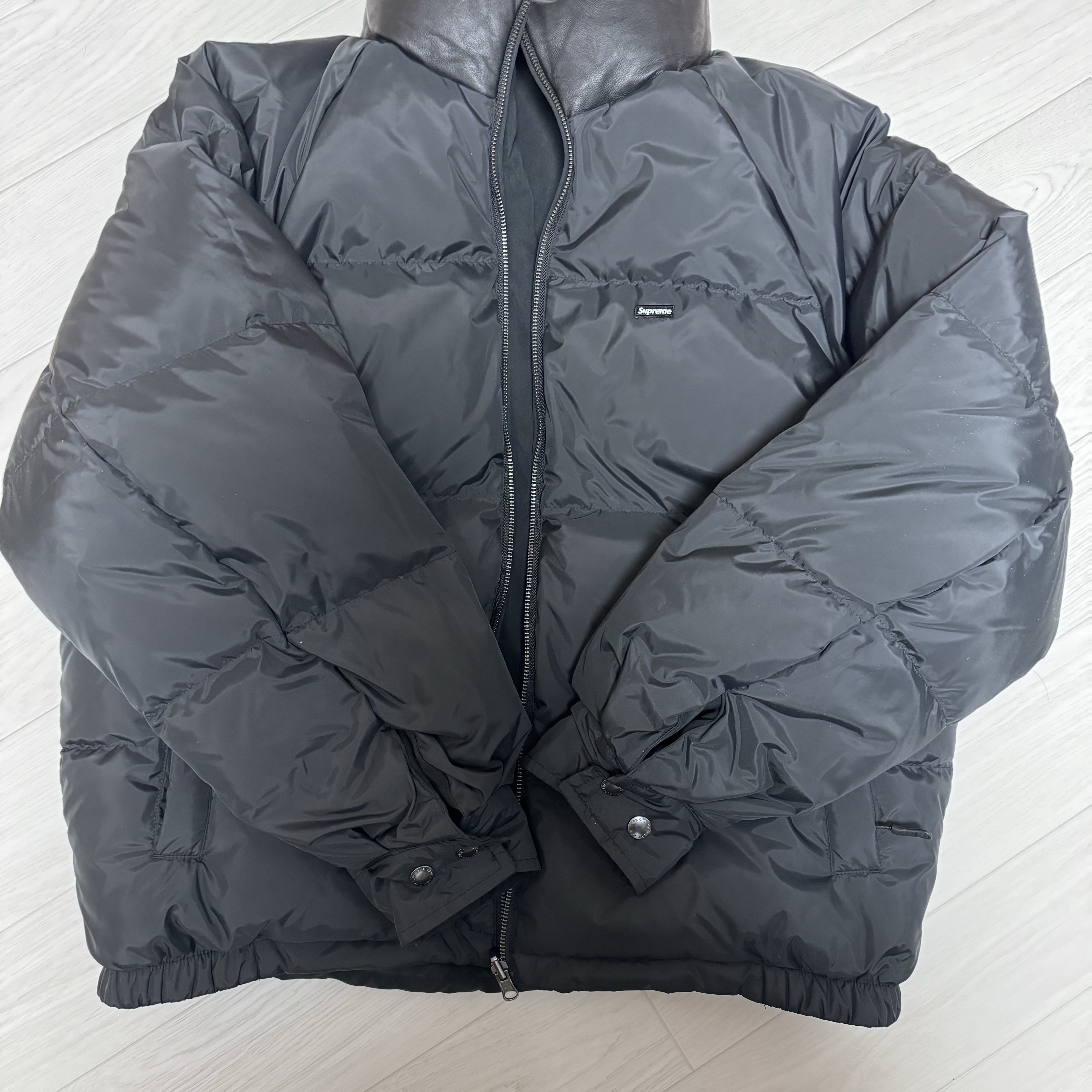 Supreme Reversible Down Puffer Jacket Black - 24SS 착용 스타일 - 1