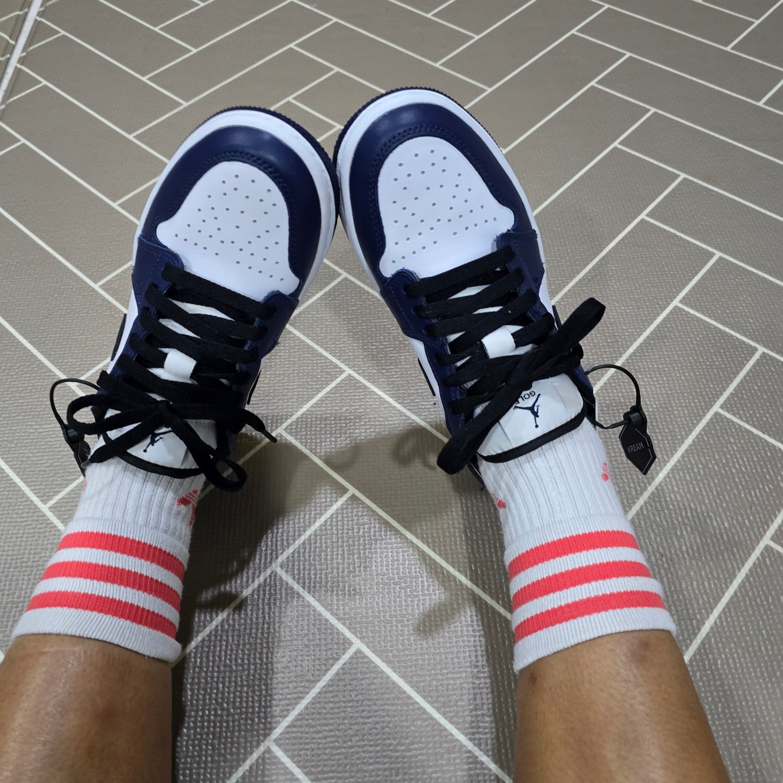 Jordan 1 Low Golf Midnight Navy 착용 스타일 - 1