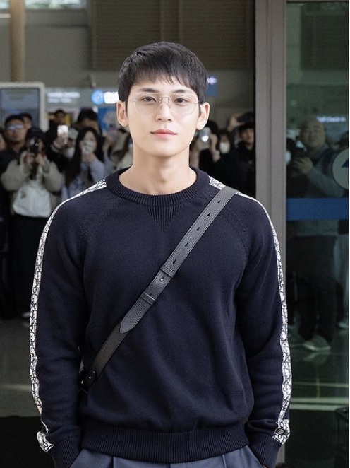 Dior Sweater with Dior Oblique Inserts Cotton Jersey Deep Blue 착용 스타일