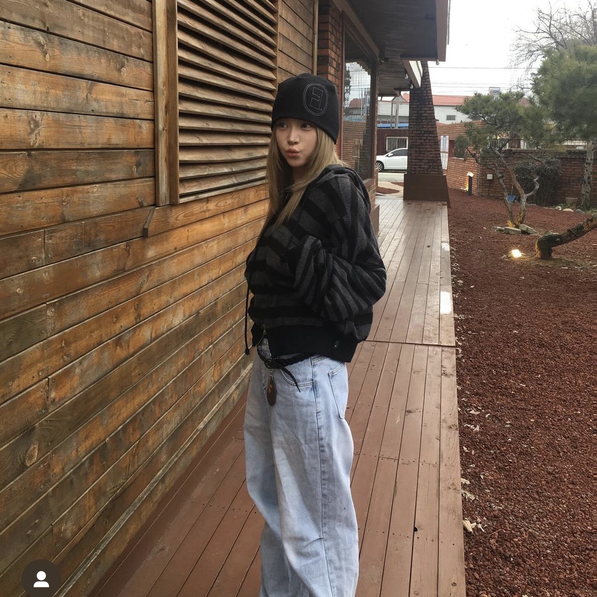 Karactor Striped Knit Hooded Zip Up Khaki Blue 착용 스타일