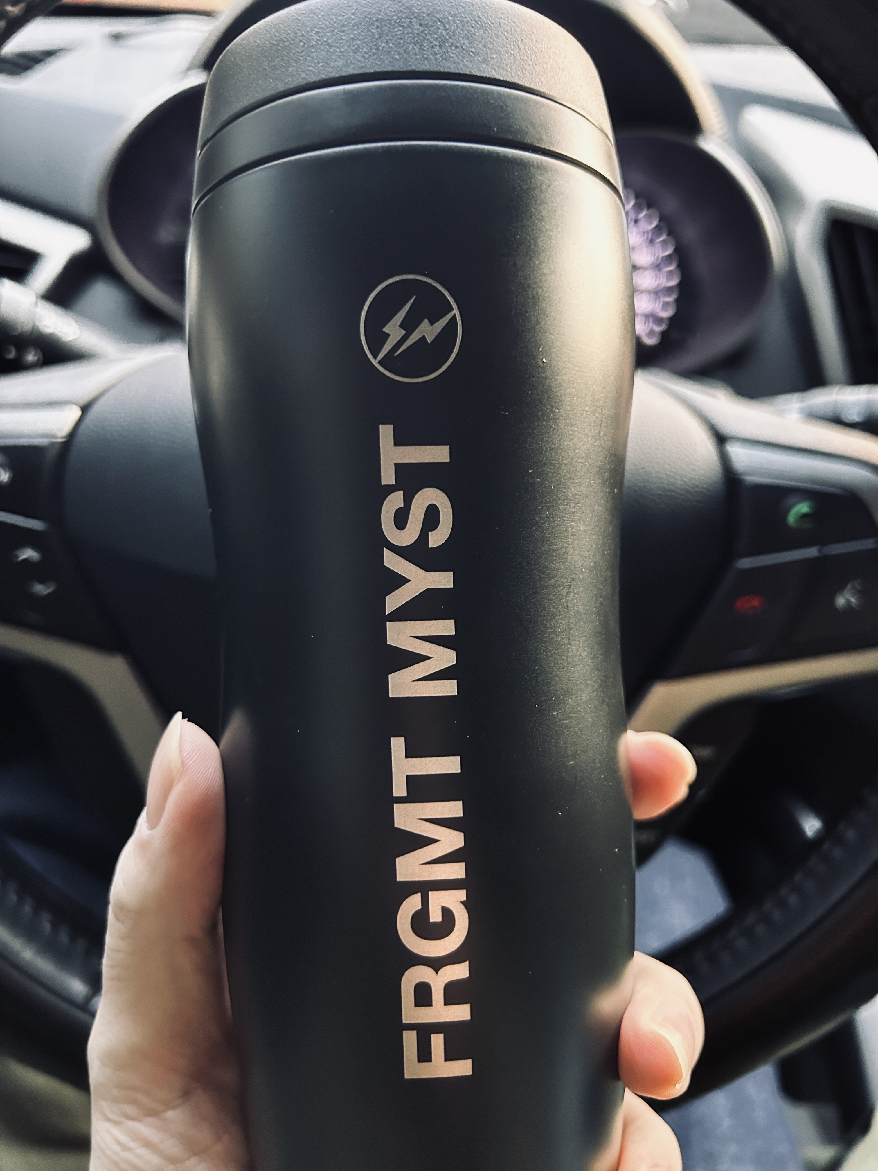 Starbucks x Fragment Curved Stainless Black Bottle 355ml 착용 스타일 - 2