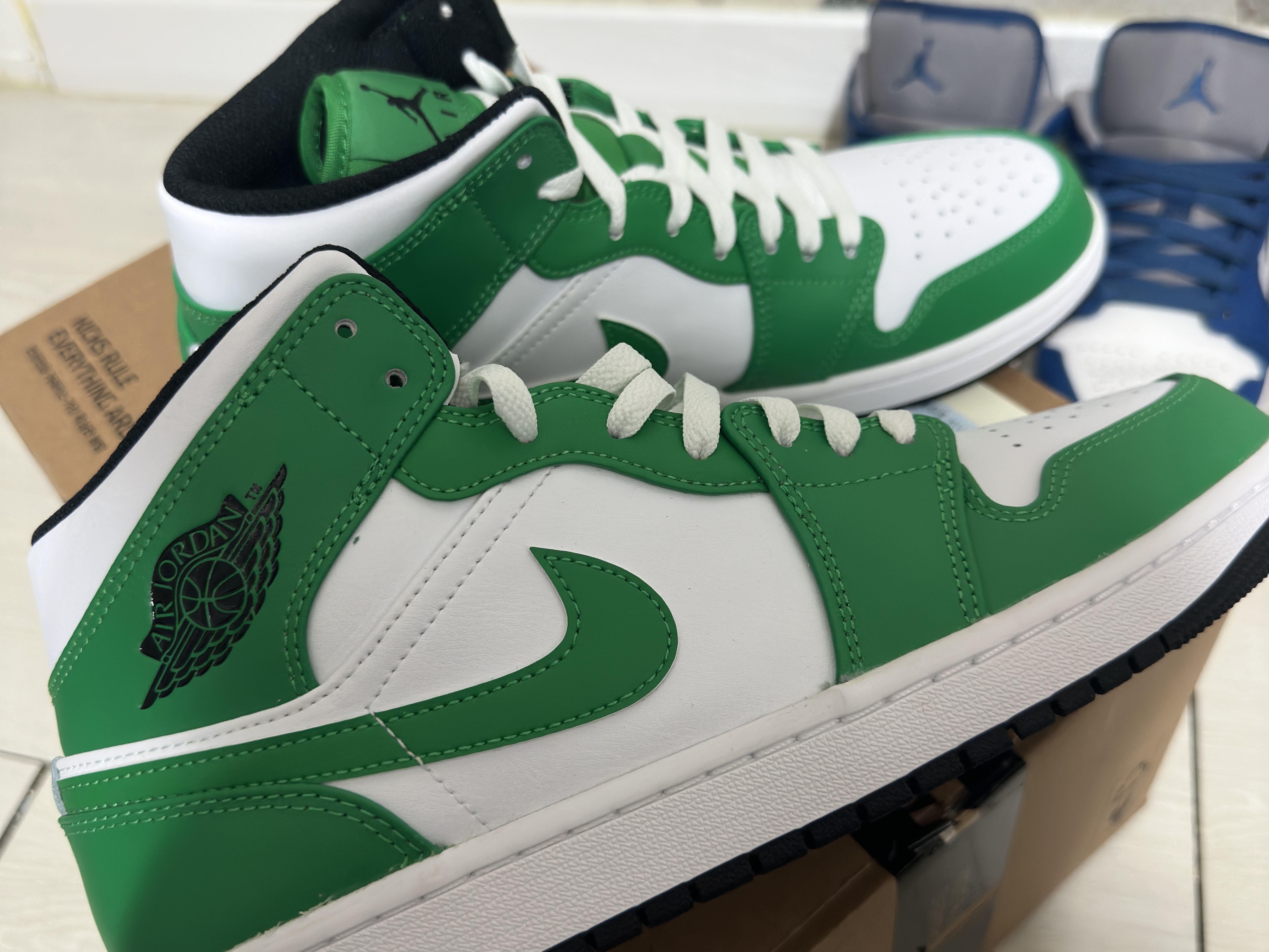 Jordan 1 Mid Lucky Green 착용 스타일 - 4
