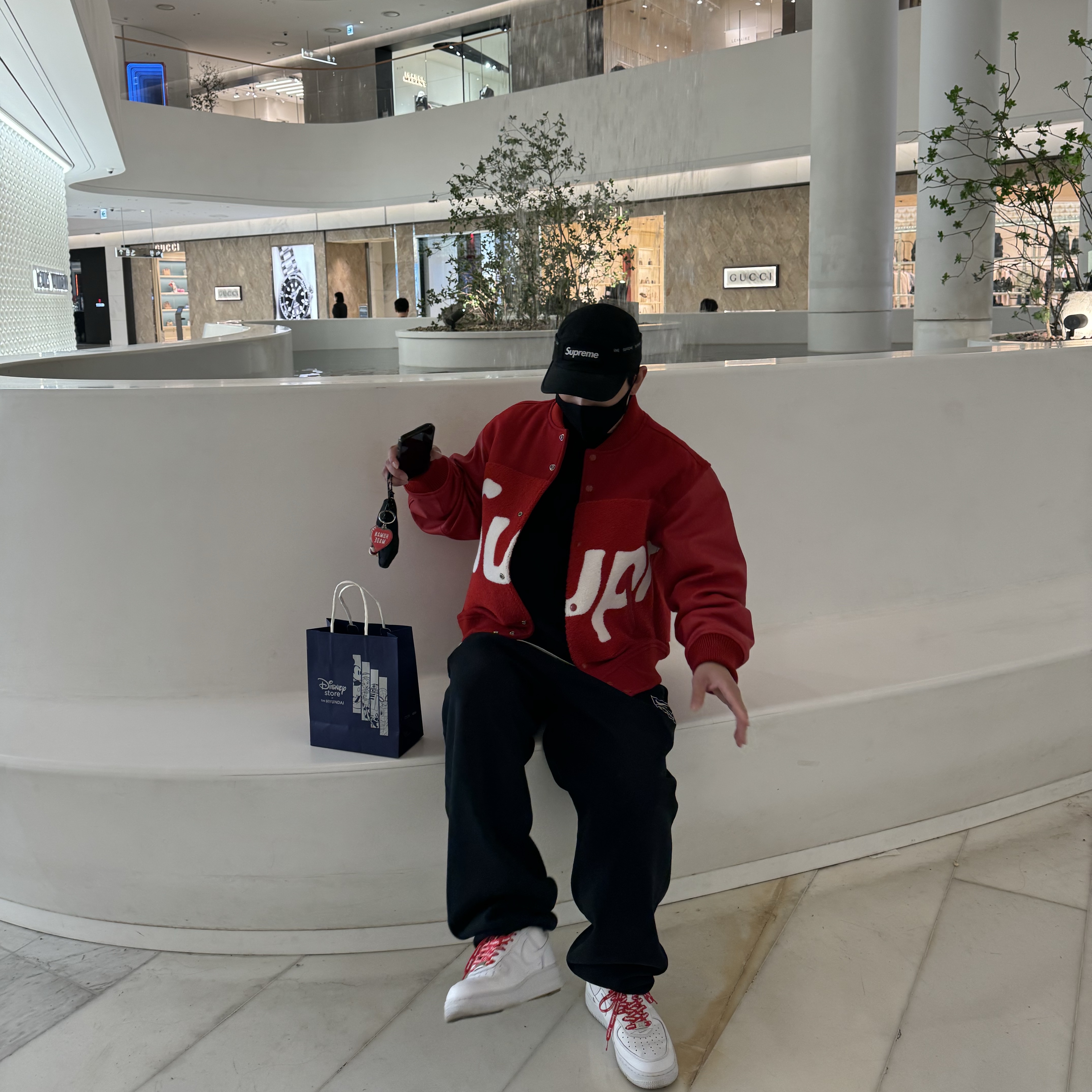 Supreme Big Logo Chenille Varsity Jacket Red - 24SS, Supreme Mesh Pocket Camp Cap Black - 23FW 착용 스타일 - 4