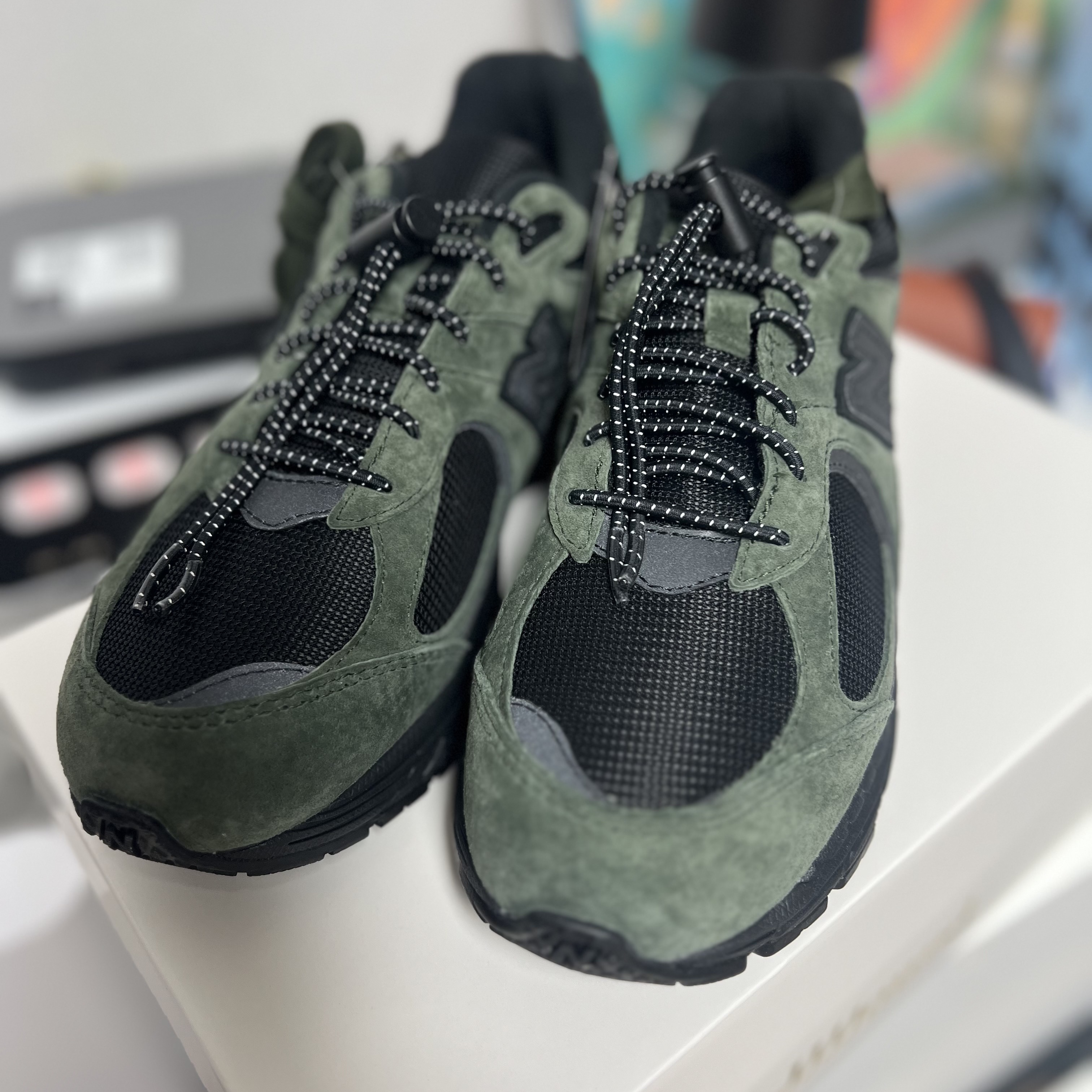 New Balance x JJJJound 2002R Gore-Tex Pine 착용 스타일 - 1