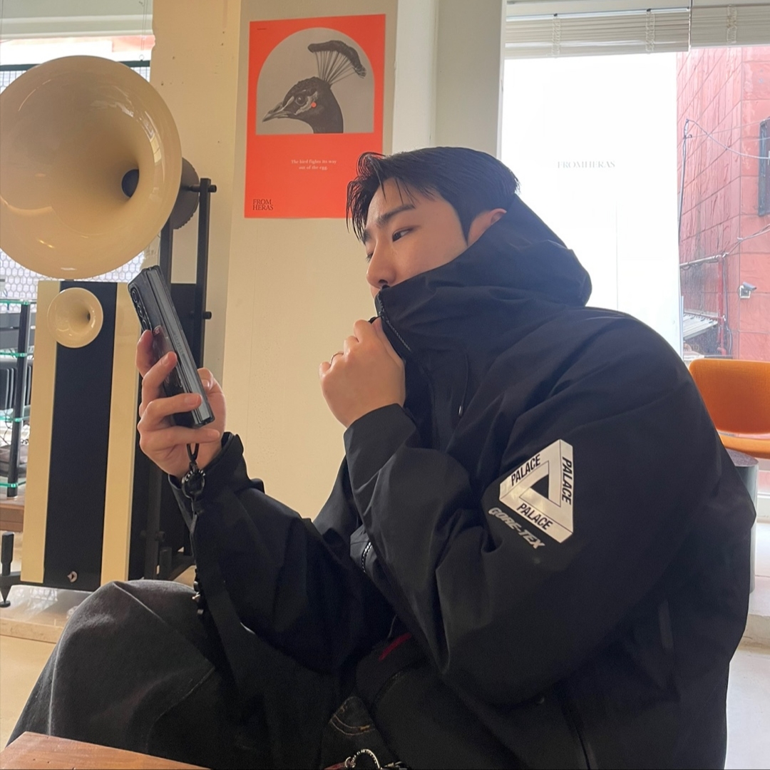 Palace Gore-Tex 3L Jacket Black - 24SS 착용 스타일