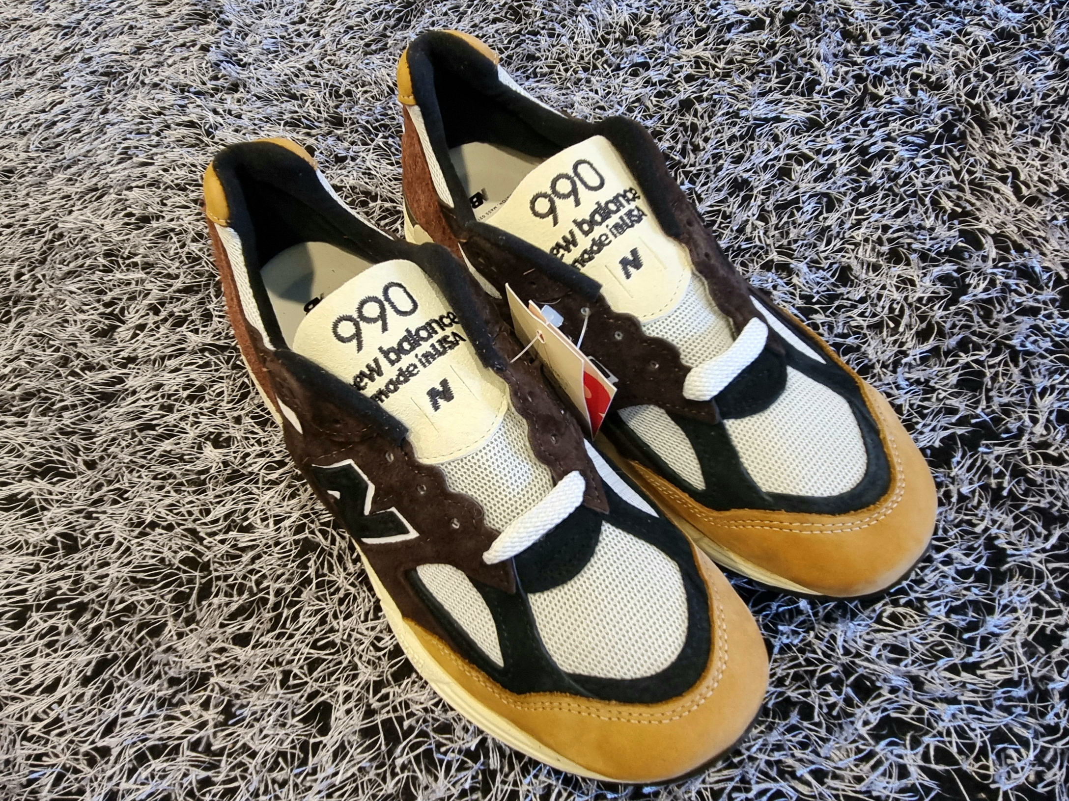 New Balance 990v2 Made in USA Brown Beige 착용 스타일 - 4