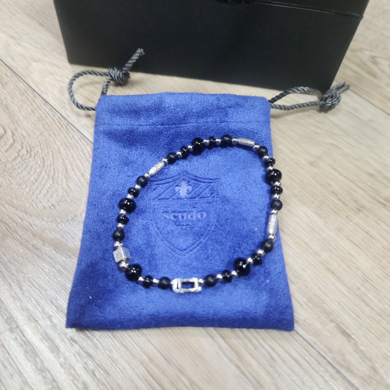Scudo Garden Karen Beads Bracelet Black, Gucci Ring with Double G Silver 착용 스타일 - 2