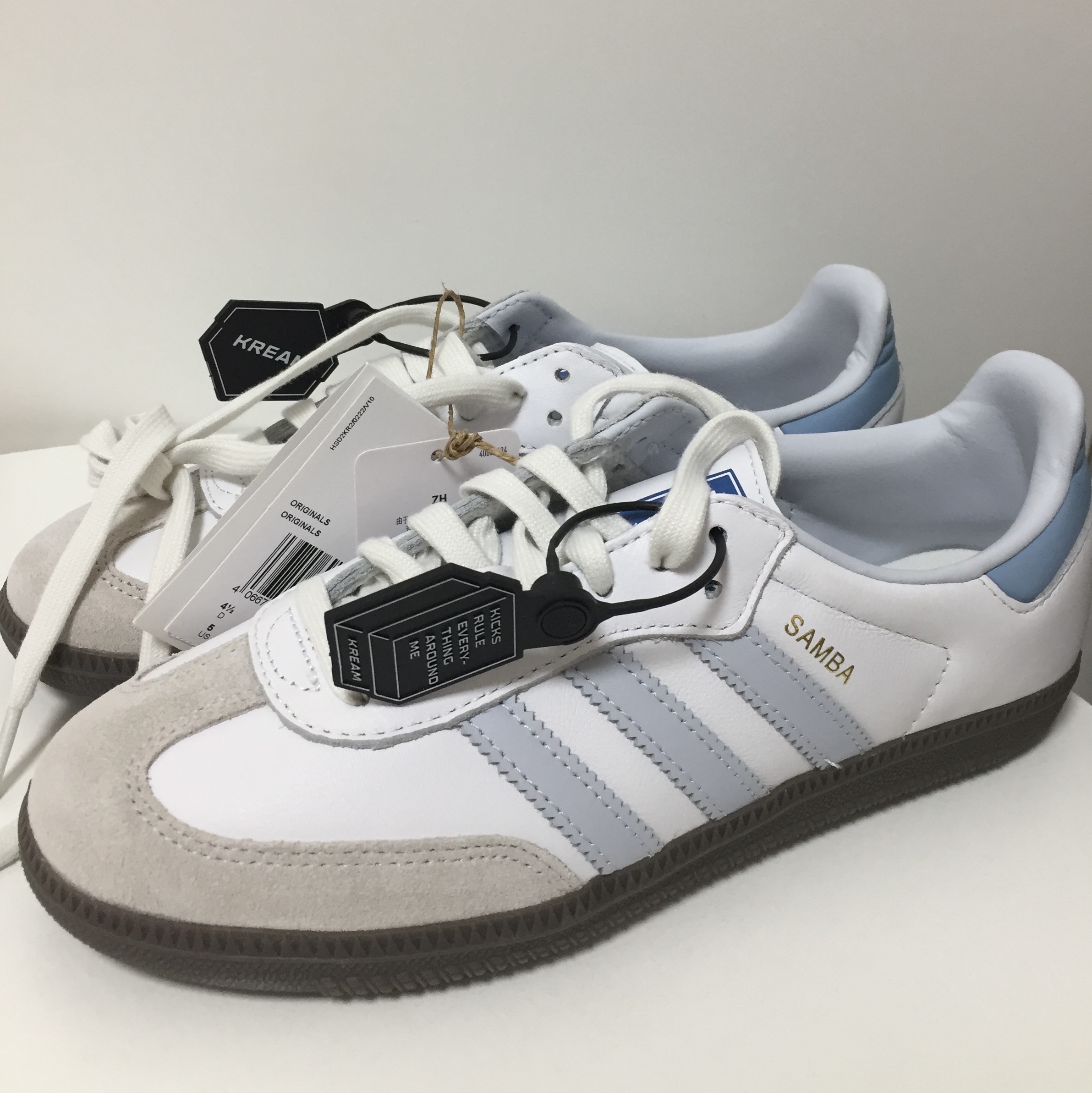 Adidas Samba OG Core White Halo Blue 착용 스타일