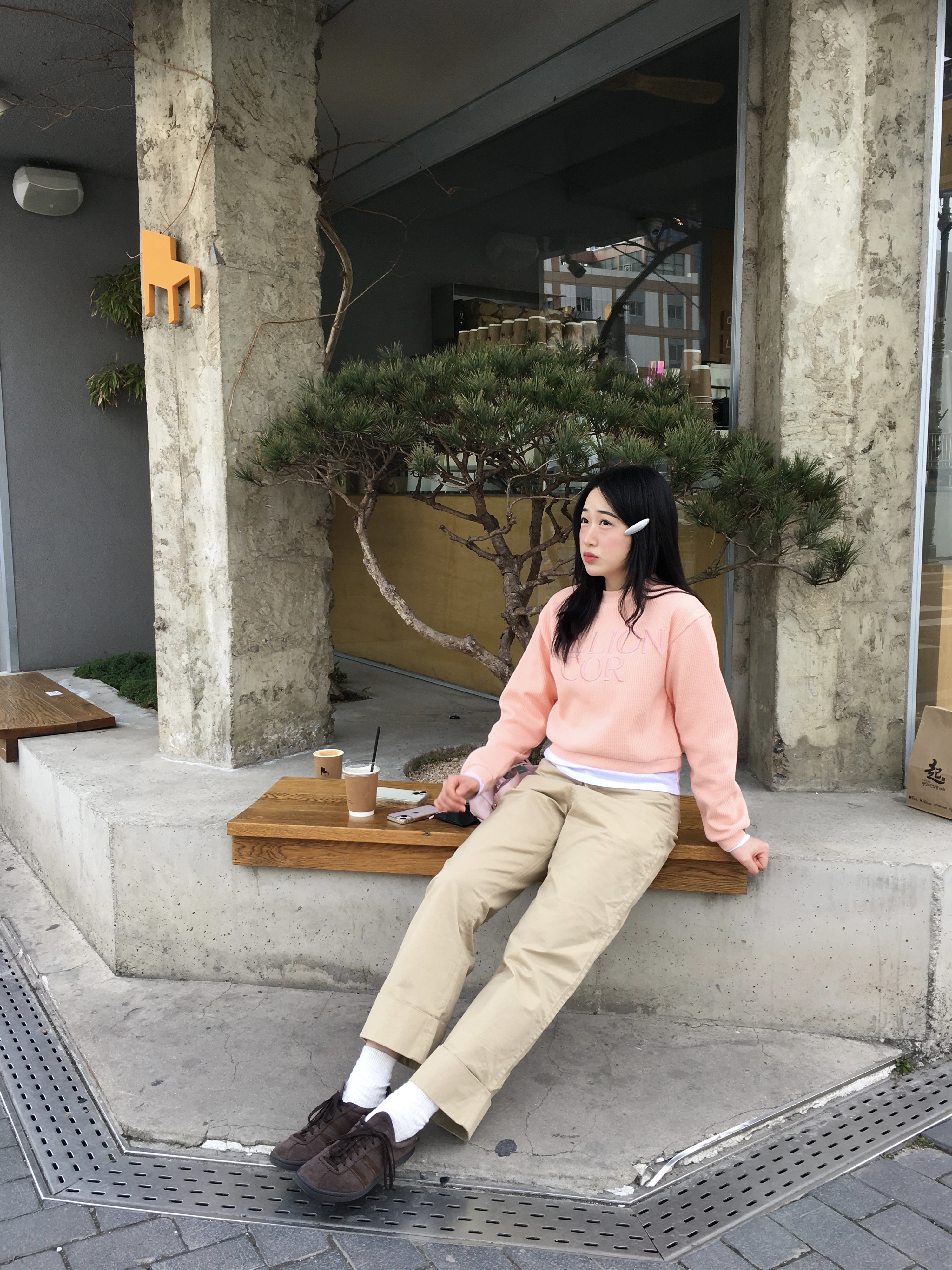 Matin Kim Half Shirring Ribbon Round Bag Pink, Adidas Tobacco Gruen Dark Brown 착용 스타일 - 3