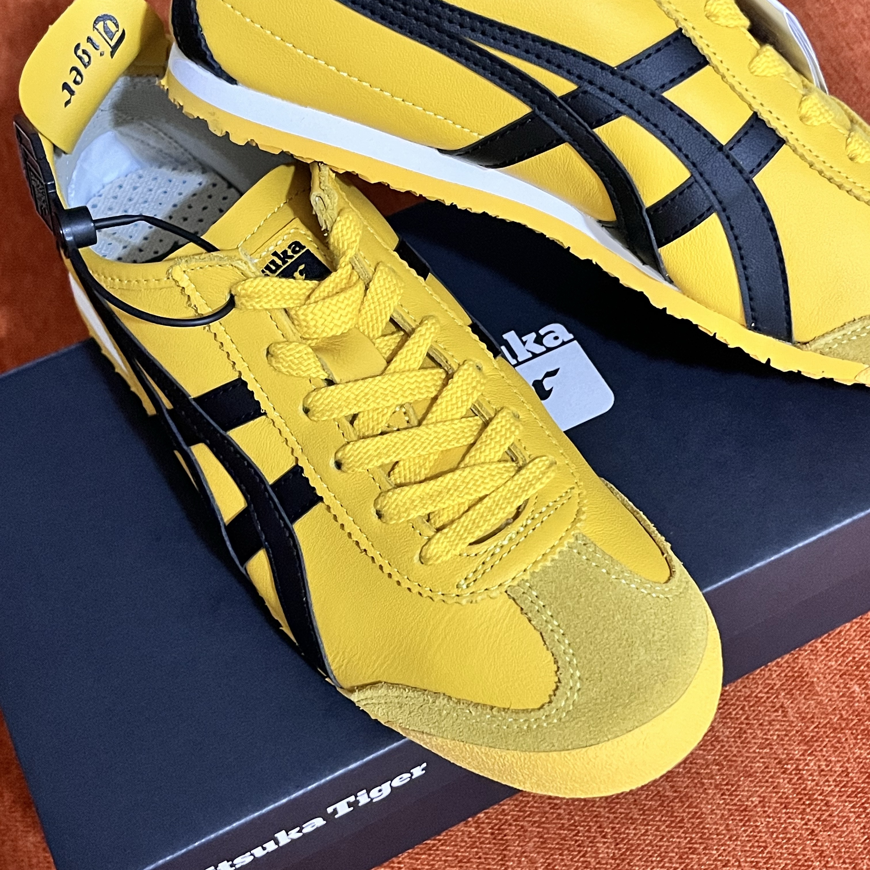 Onitsuka Tiger Mexico 66 Yellow Black 착용 스타일