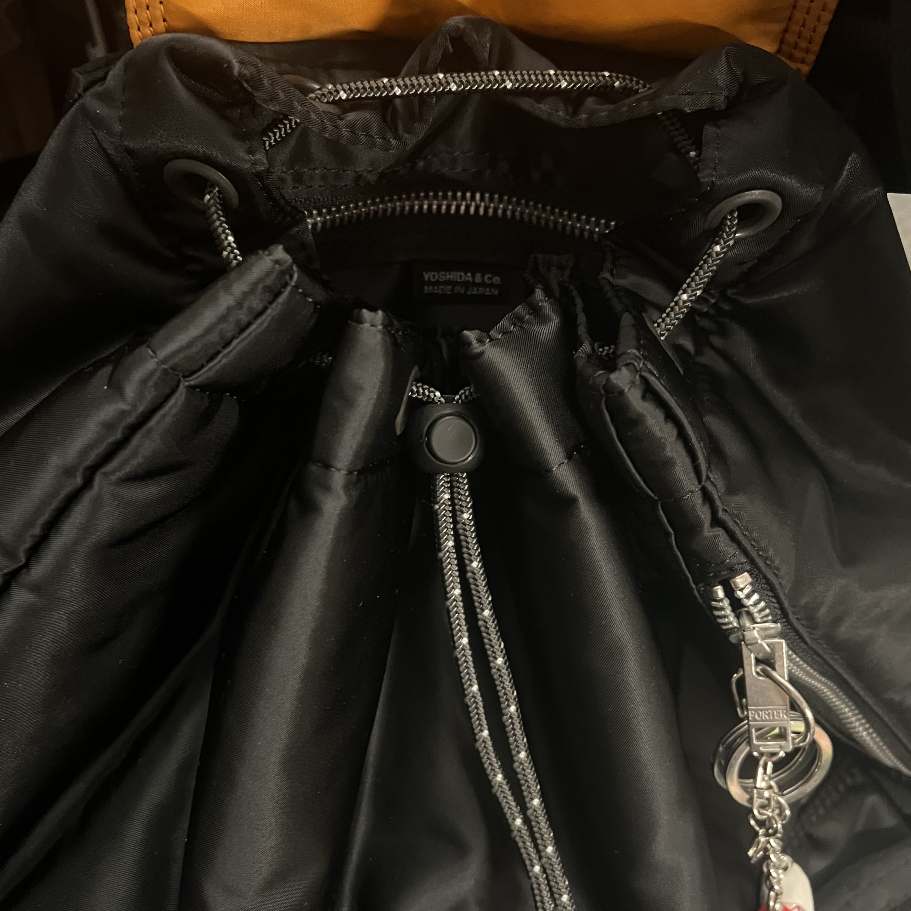 Porter Tanker Backpack Black 착용 스타일 - 5