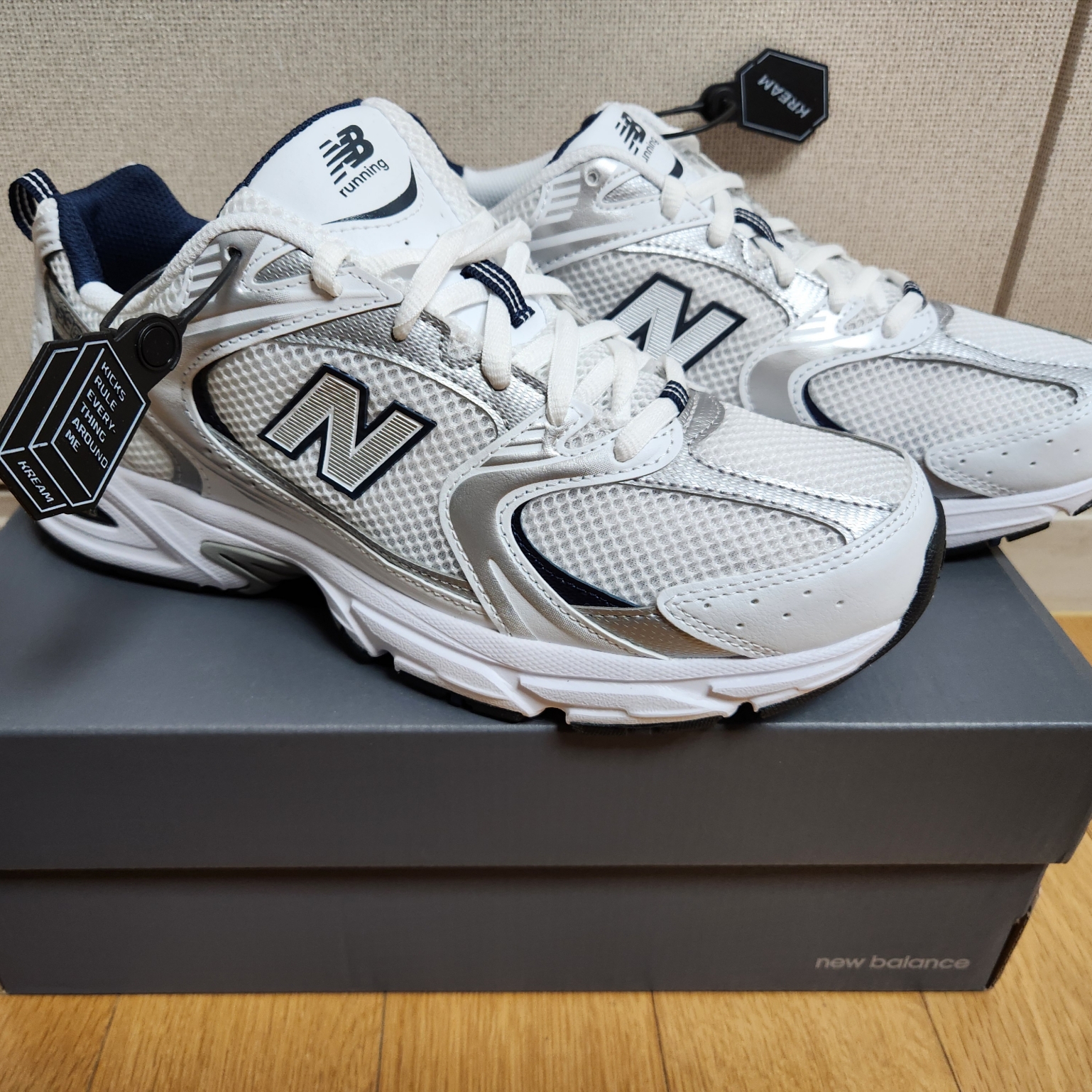 New Balance 530 White 착용 스타일
