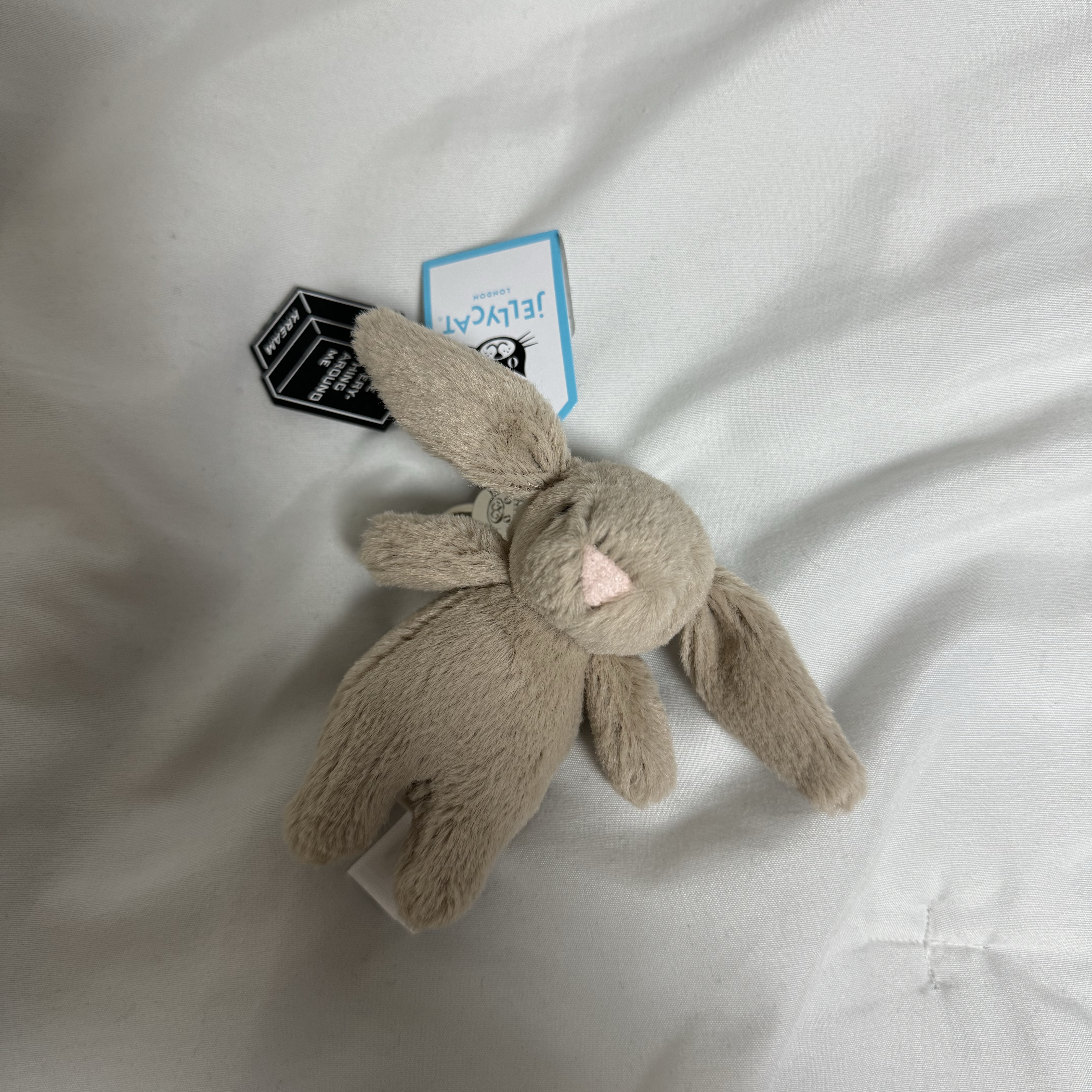 Jellycat Bashful Bunny Bag Charm Beige 착용 스타일 - 2