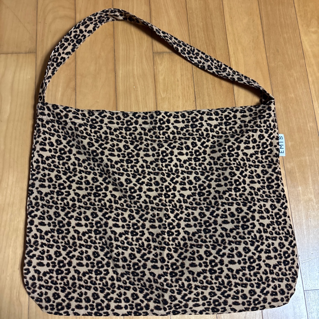 Emis Leopard Corduroy Eco Bag Beige 착용 스타일
