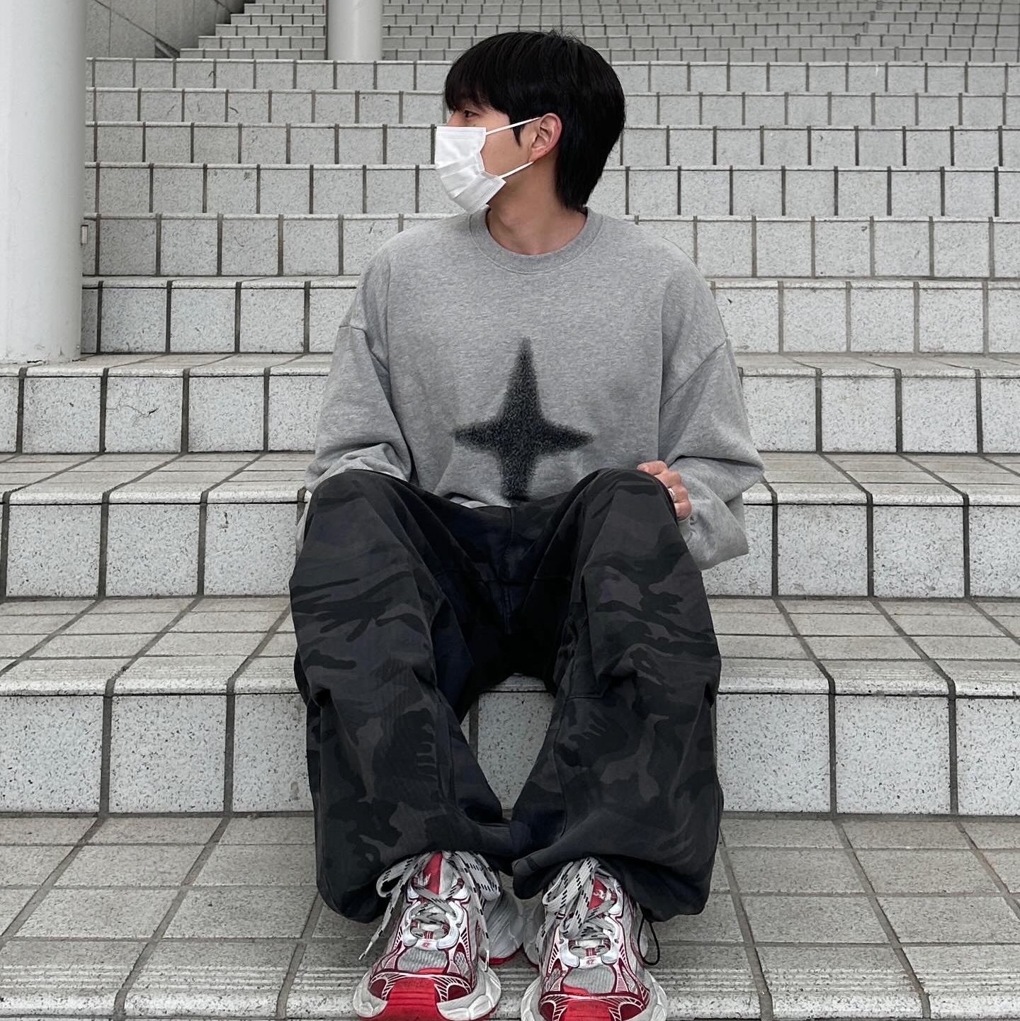 Balenciaga 3XL Sneakers White Red 착용 스타일 - 1