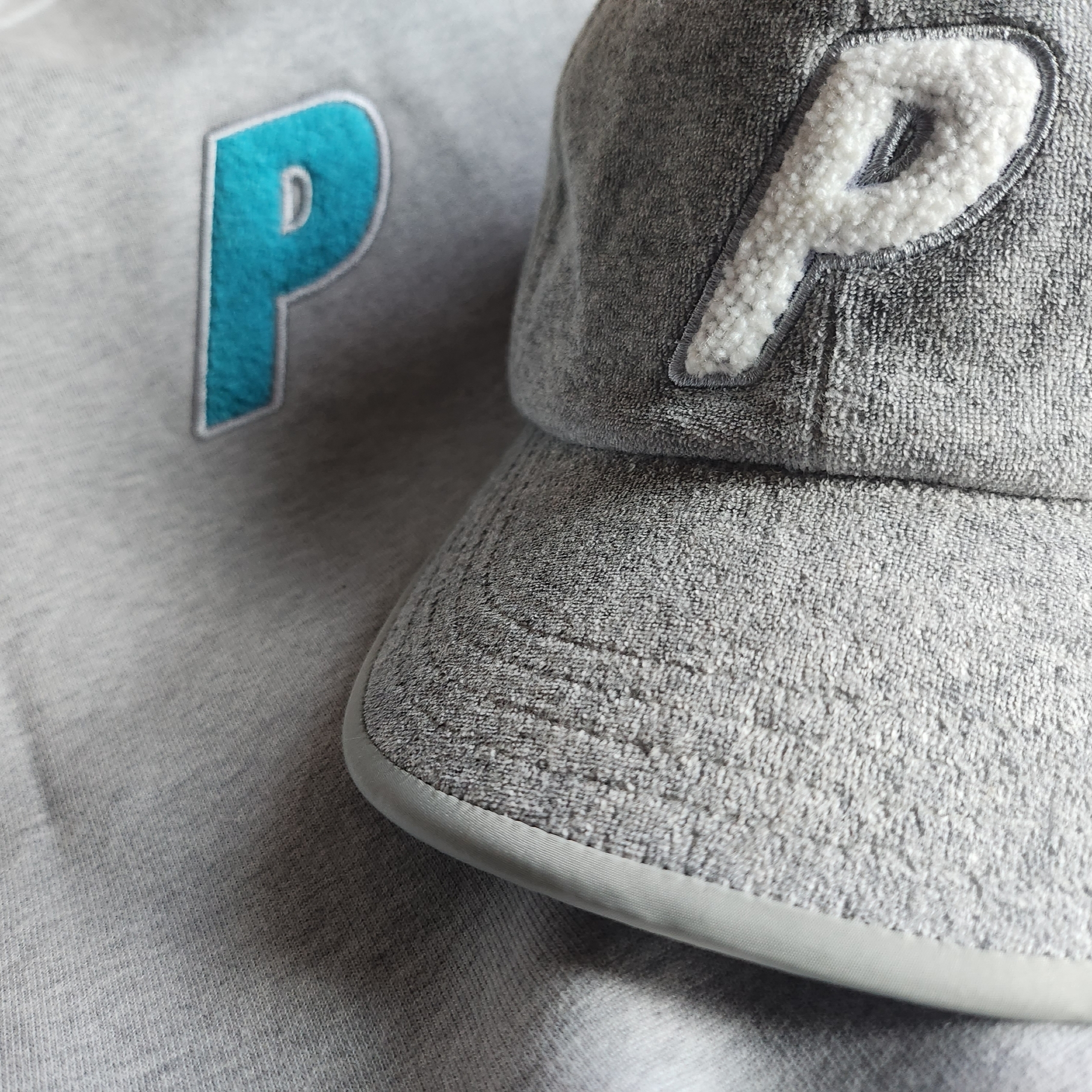 Palace Fleece Tri-Ferg Crew Grey Marl - 23SS 착용 스타일 - 2