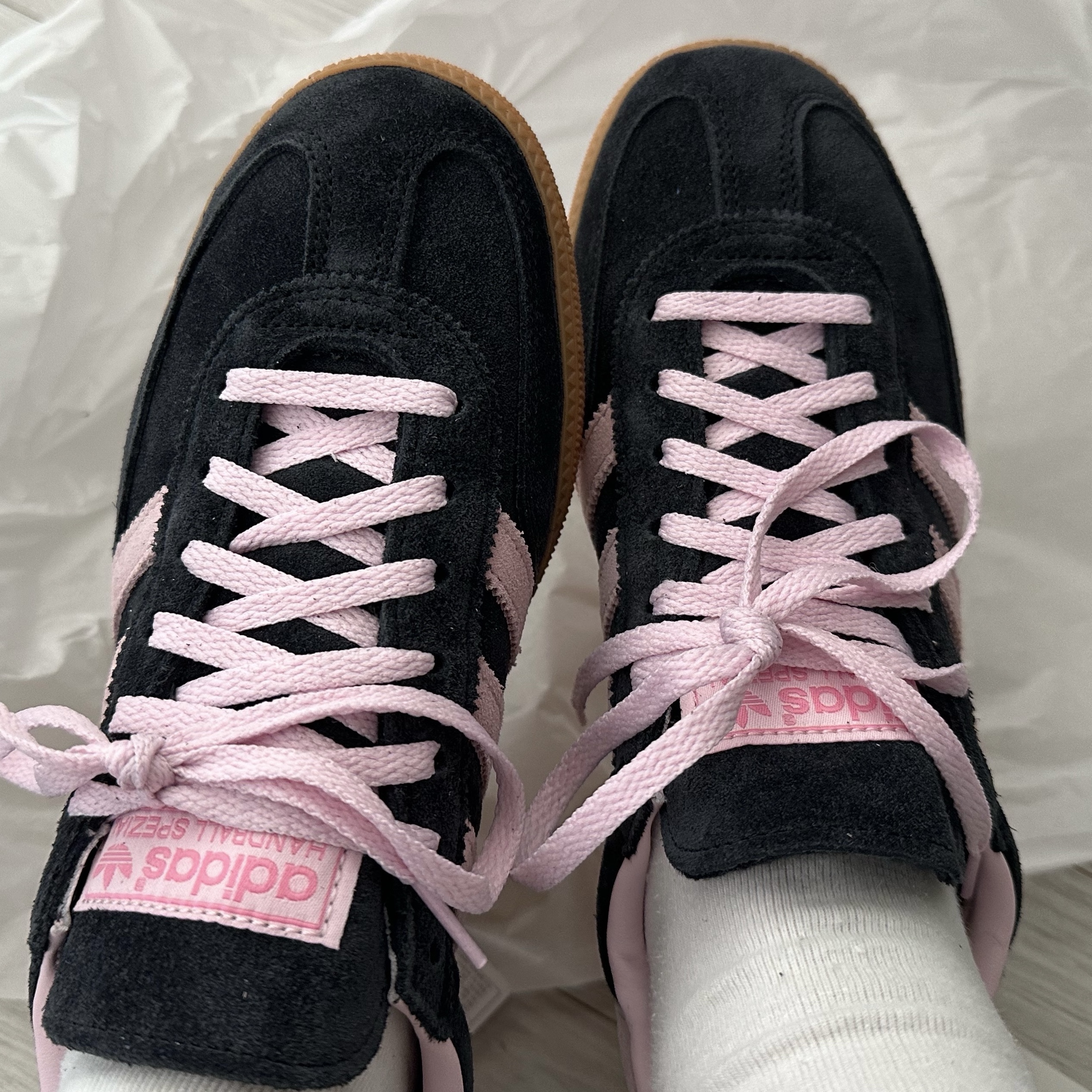 (W) Adidas Spezial Handball Core Black Clear Pink 착용 스타일