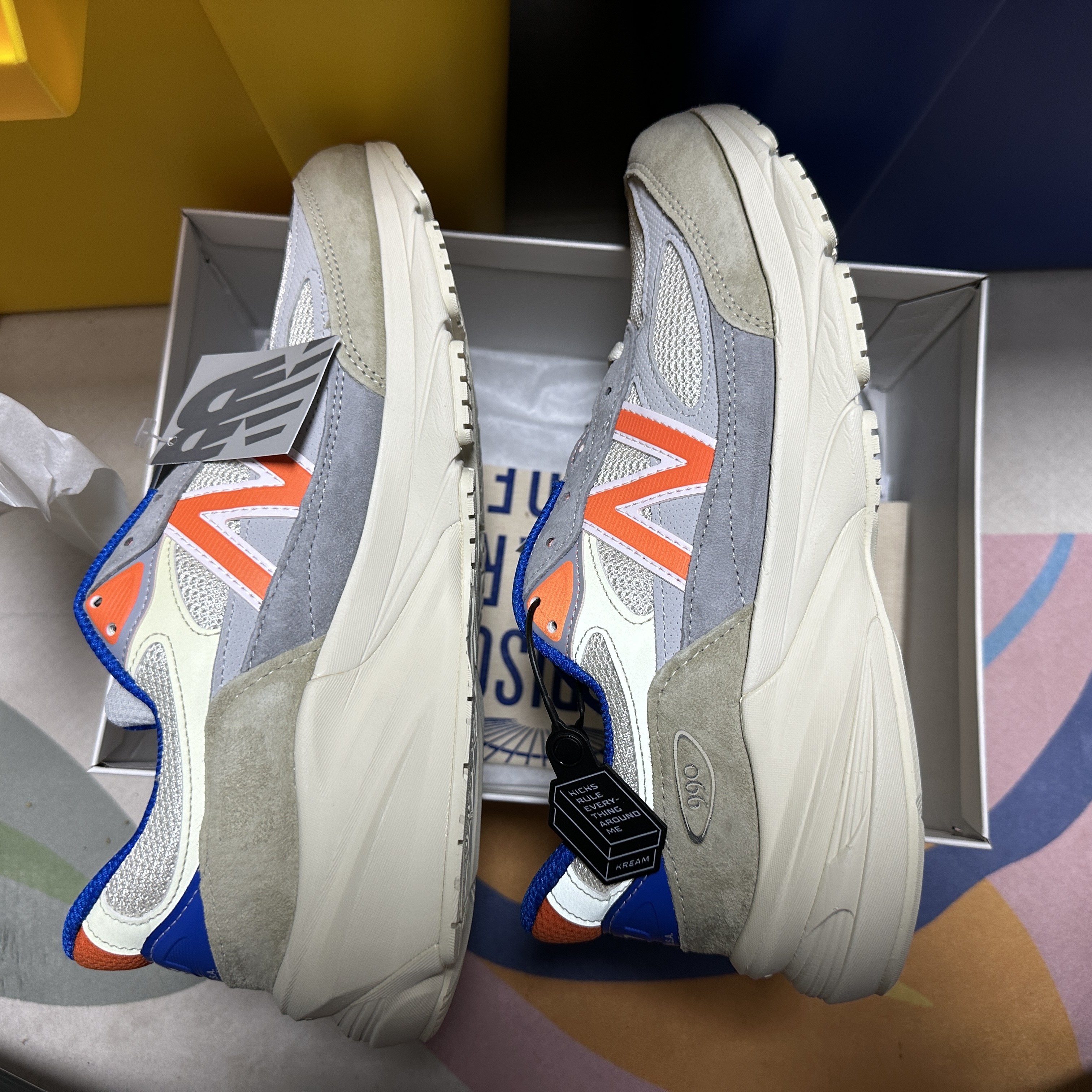 New Balance x Kith x Madison Square Garden 990v6 Made in USA Angora Royal Blue 착용 스타일 - 1