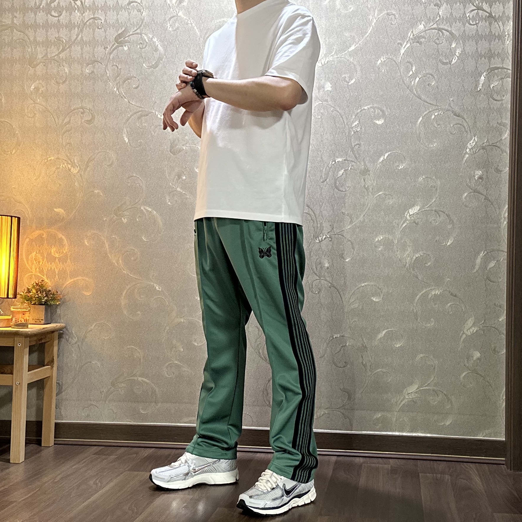 Needles Narrow Track Pants Poly Smooth Emerald, (W) Nike Zoom Vomero 5 Photon Dust and Metallic Silver 착용 스타일 - 9
