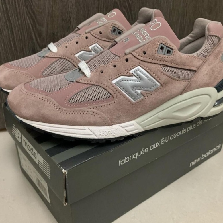 New Balance x Kith 990v2 Made in USA Tan 착용 스타일 - 1