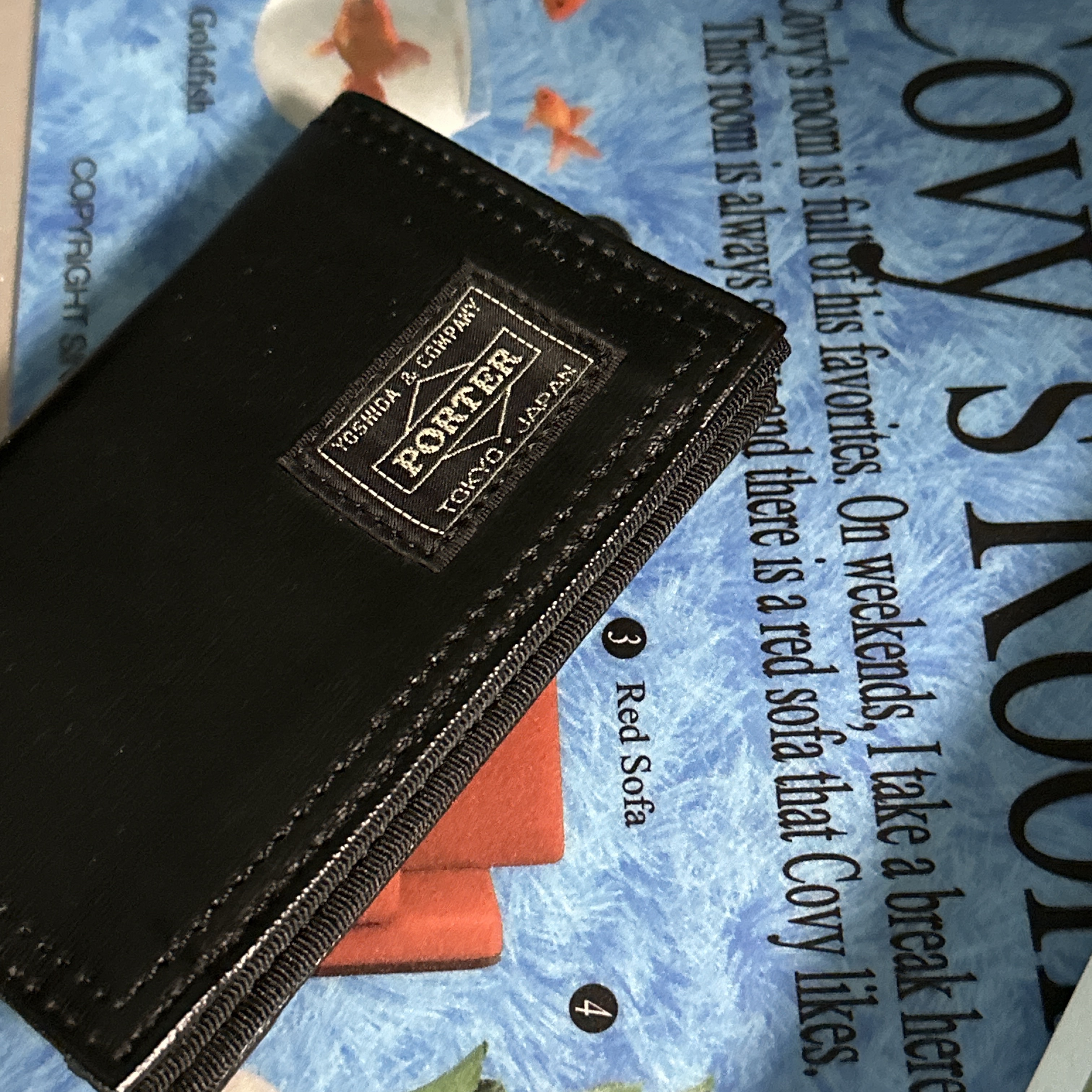 Porter Freestyle Pass Case Black 착용 스타일