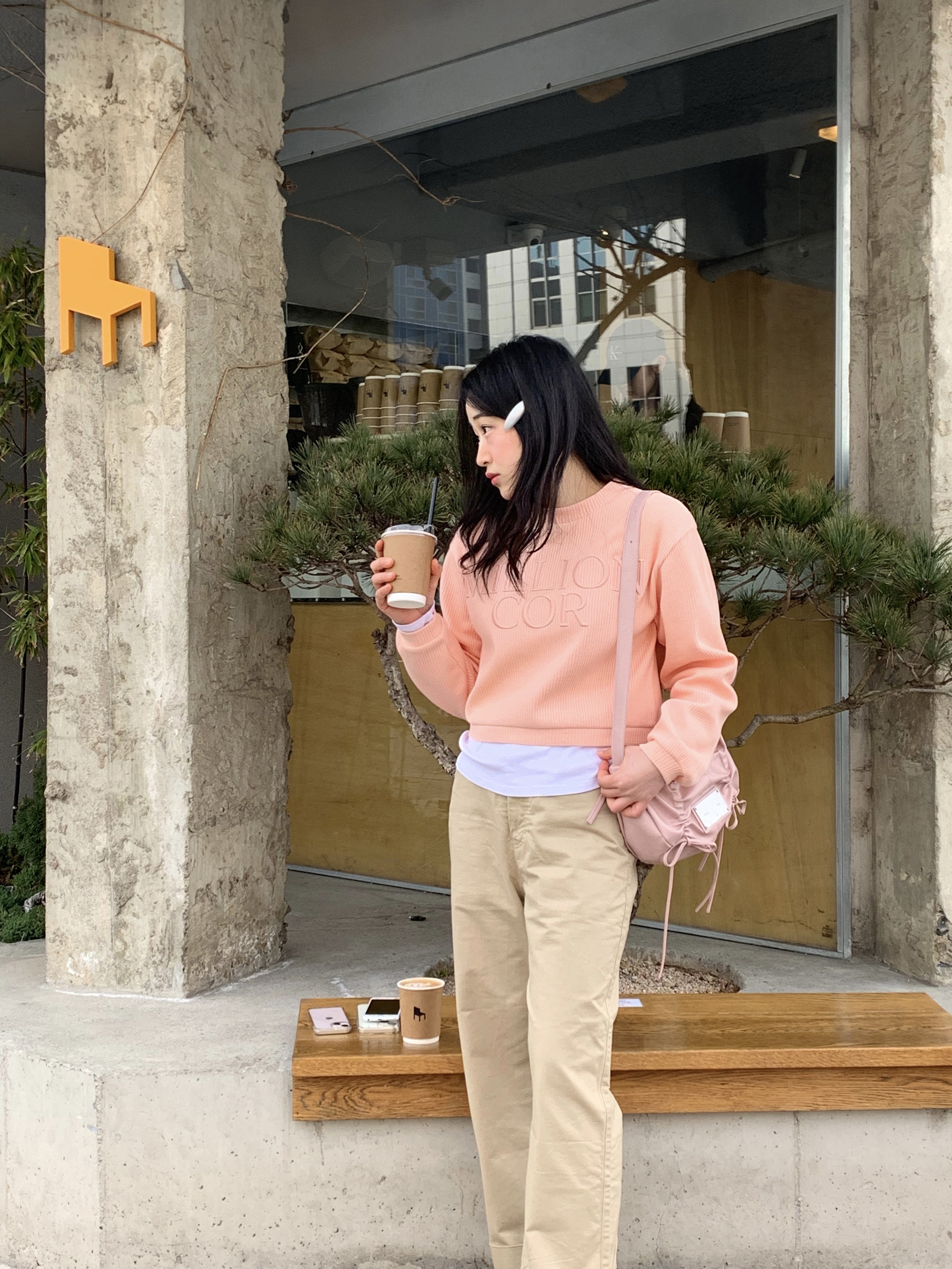 Matin Kim Half Shirring Ribbon Round Bag Pink, Adidas Tobacco Gruen Dark Brown 착용 스타일 - 1