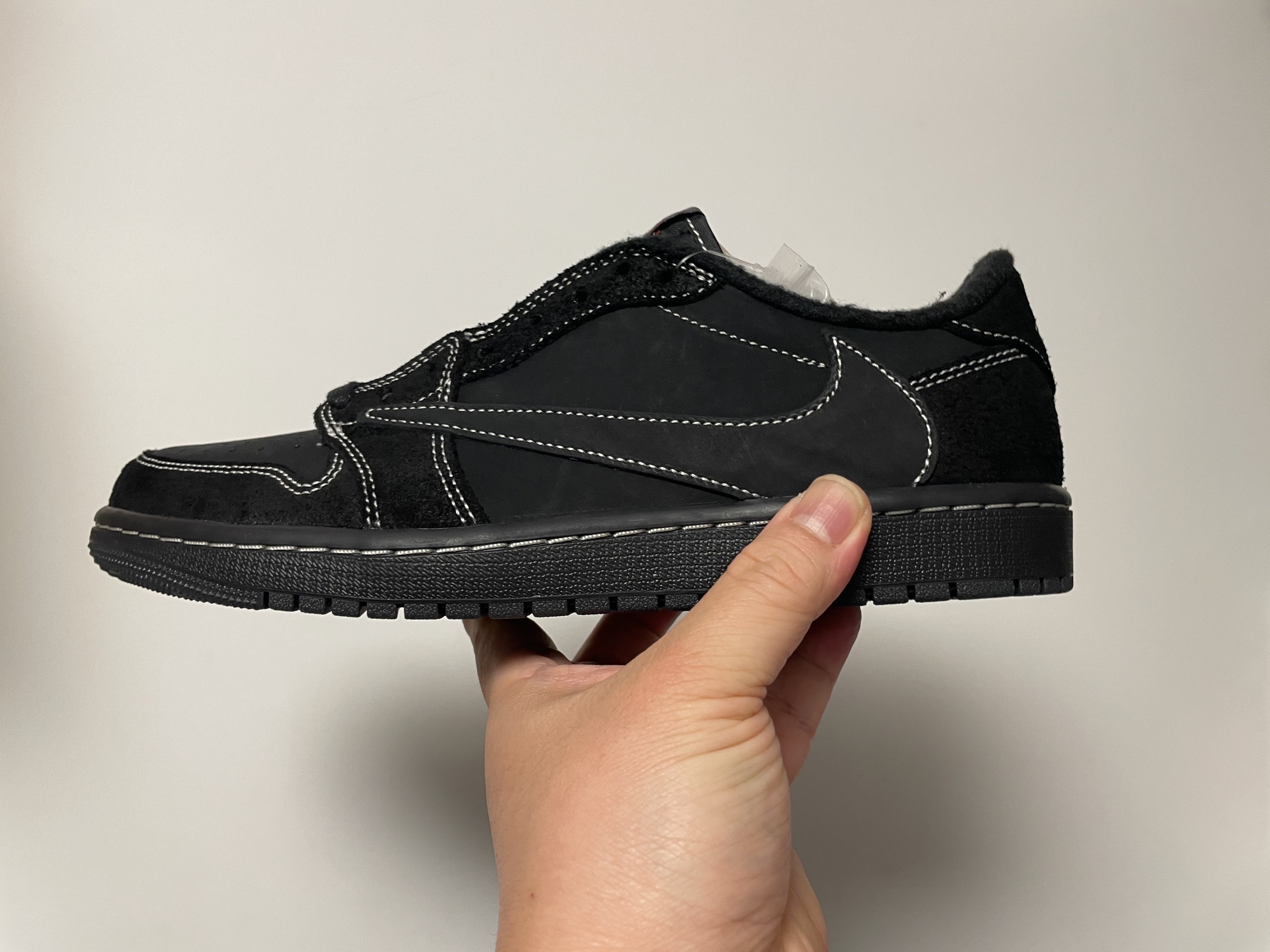 Jordan 1 x Travis Scott Retro Low OG SP Black Phantom 착용 스타일 - 1