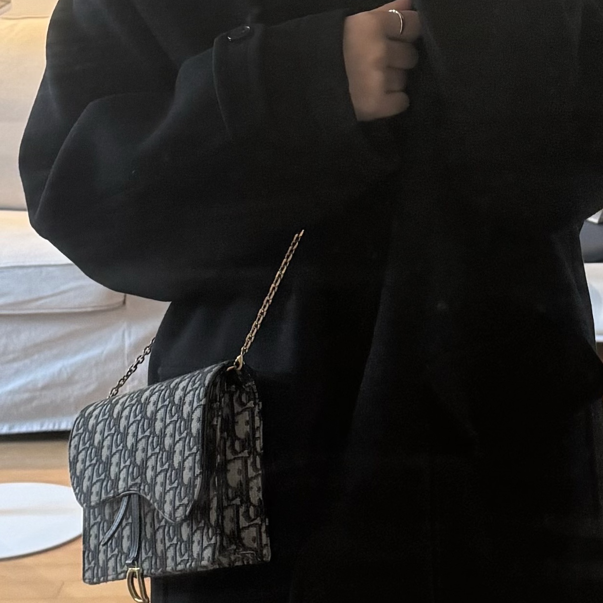 (W) Play Comme des Garcons Double Heart Cardigan Grey, Dior Saddle Pouch Blue Dior Oblique Jacquard 착용 스타일 - 6