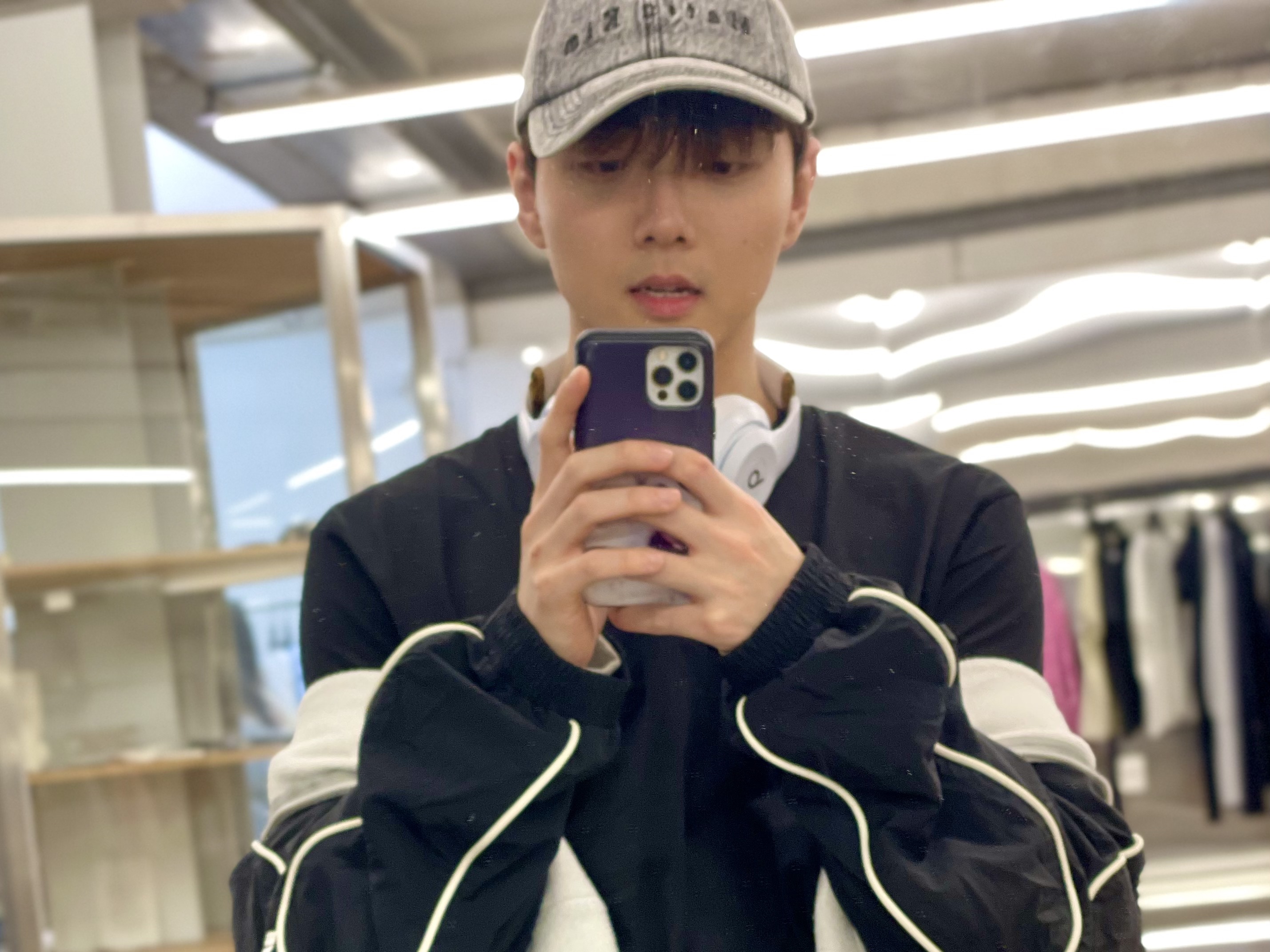 (W) Matin Kim Matin Black Denim Ball Cap Grey 착용 스타일