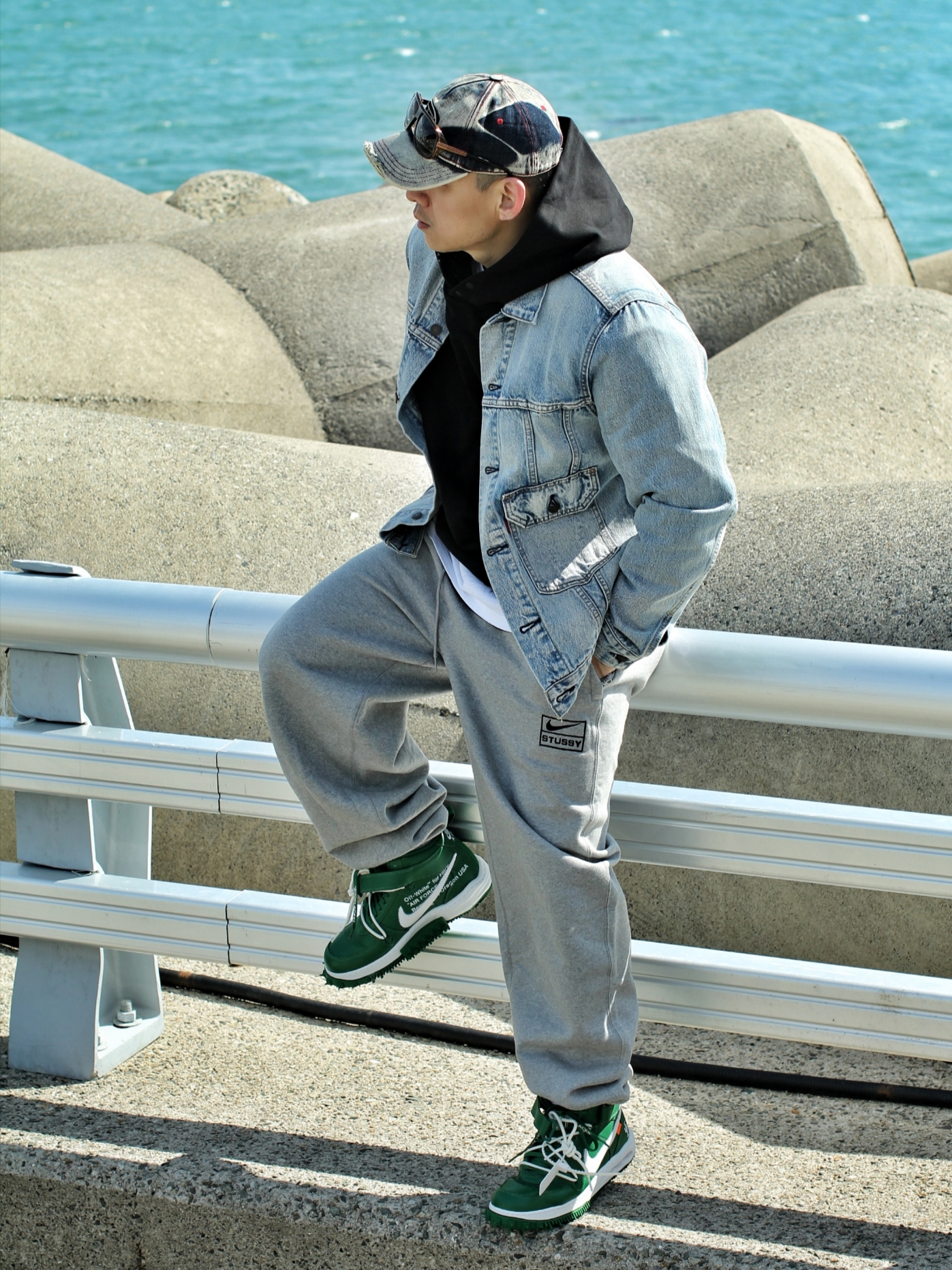 Nike x Off-White Air Force 1 Mid SP Leather Pine Green, Diesel C-Seymon Treated Denim Baseball Cap Blue White 착용 스타일 - 1