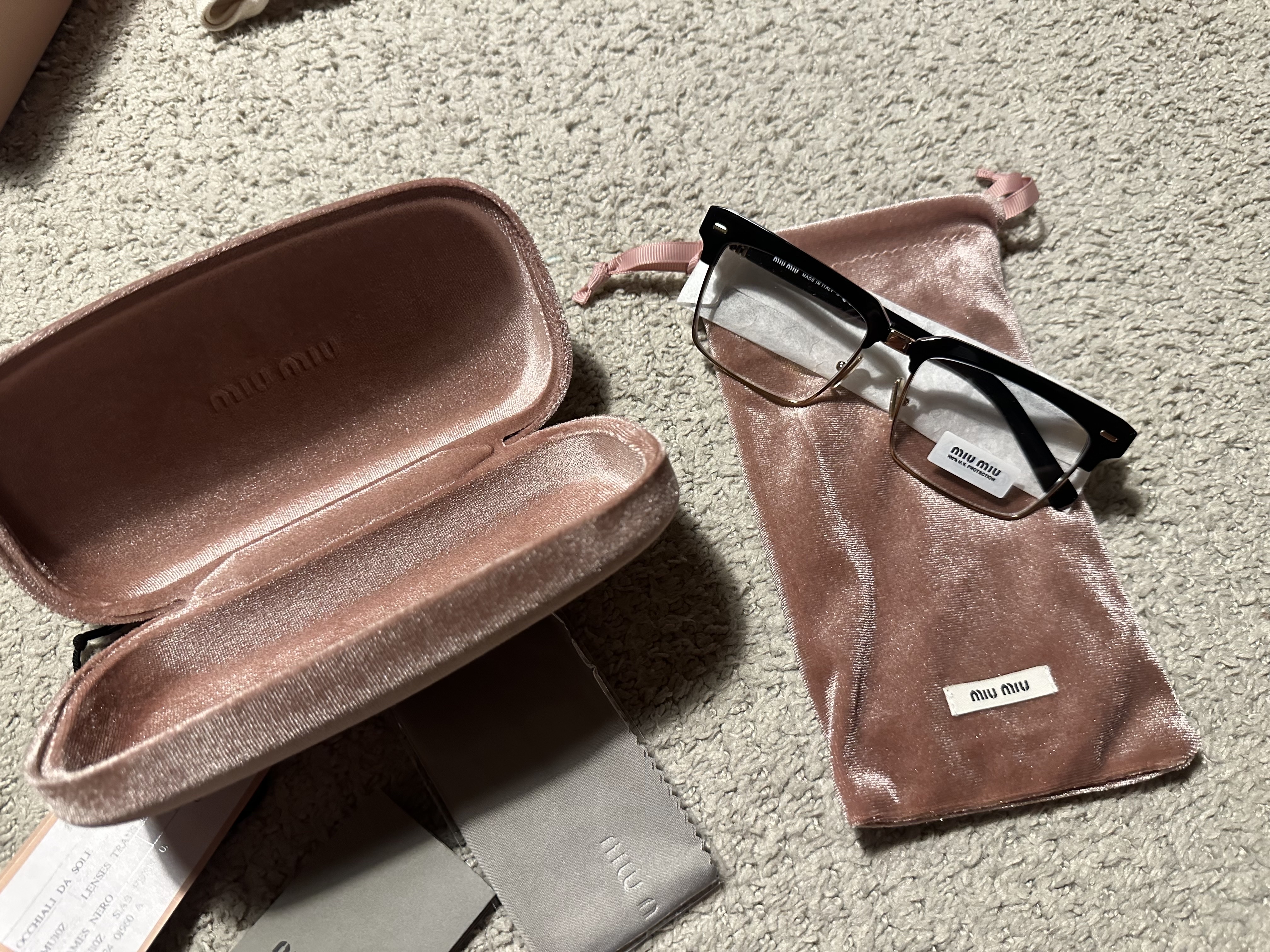 (W) Miu Miu Runway Sunglasses Blue Lenses Black Acetate 착용 스타일 - 5