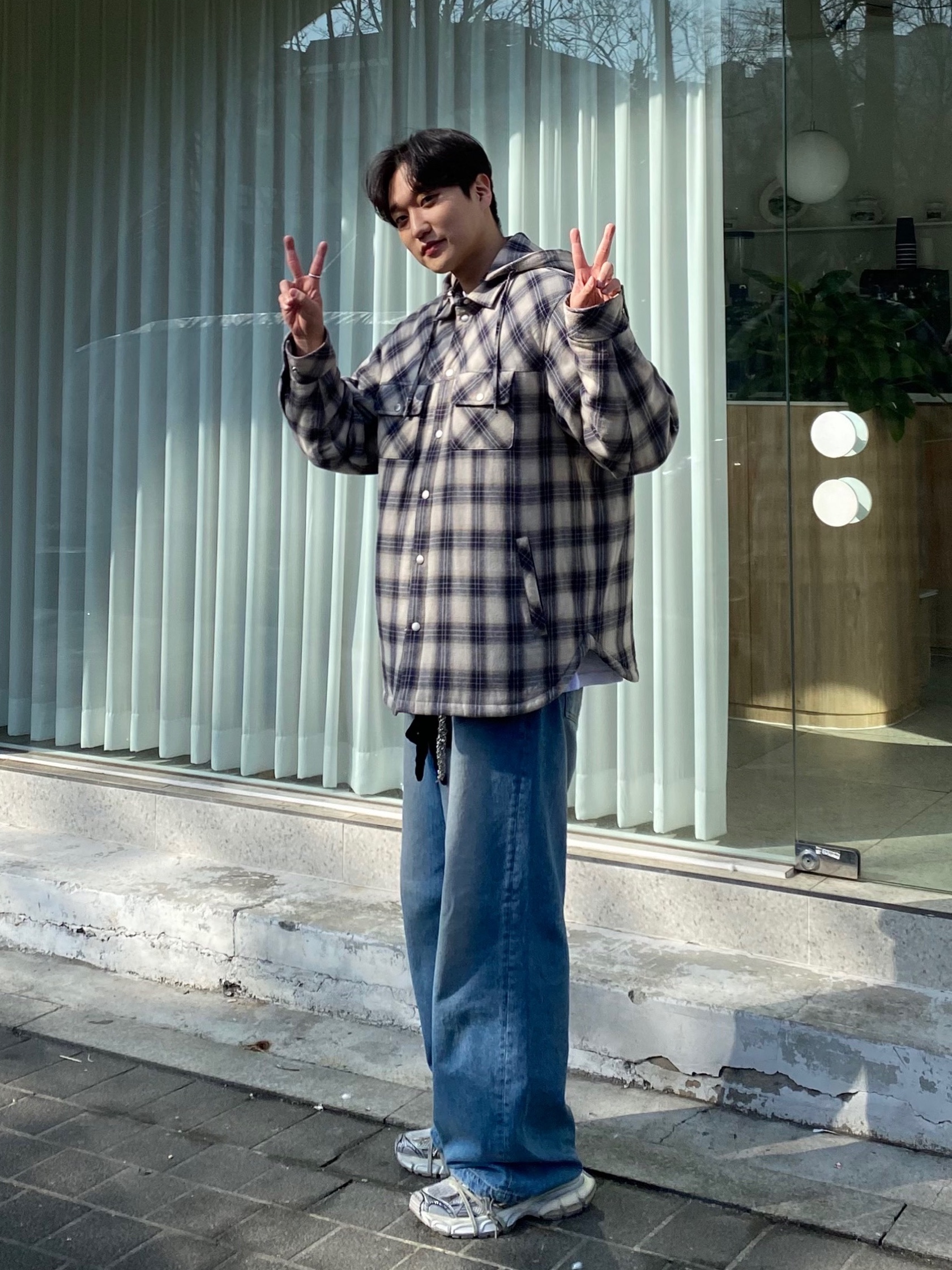 Balenciaga 3XL Sneakers Beige 착용 스타일 - 1