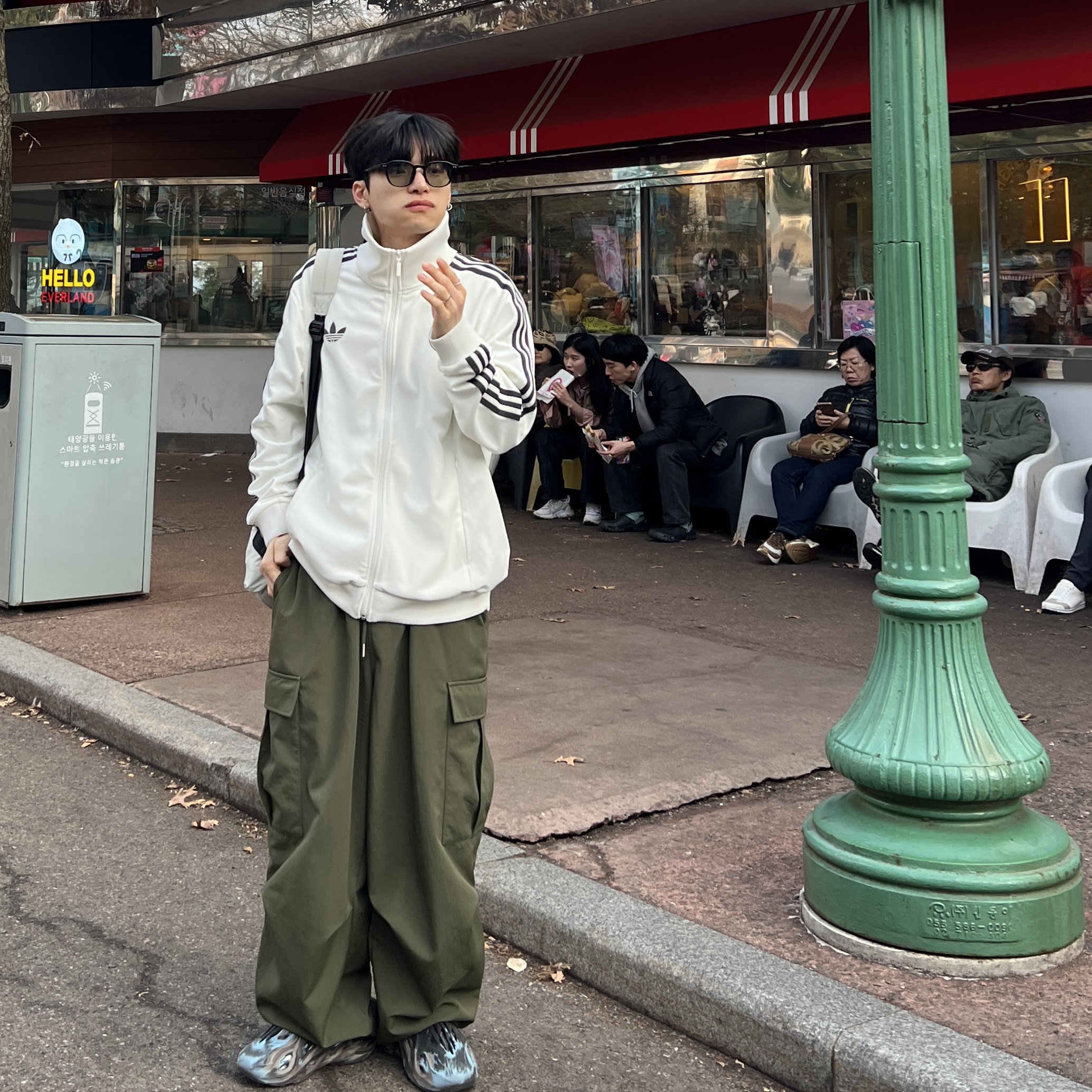 Adidas German Beckenbauer Track Top Off White - KR Sizing, Adidas Yeezy Foam RNNR MX Cinder 착용 스타일 - 2