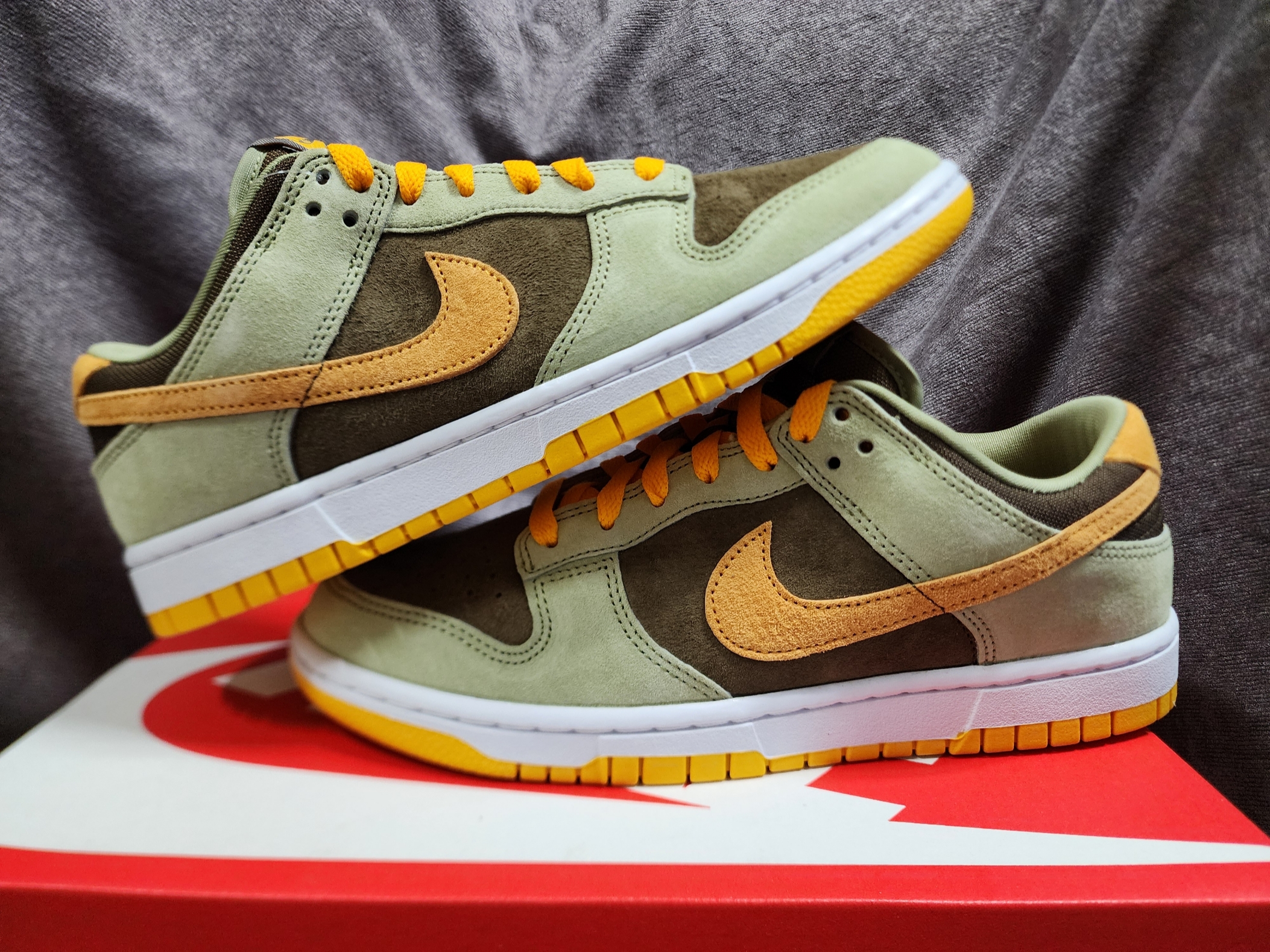 Nike Dunk Low SE Dusty Olive 착용 스타일 - 1