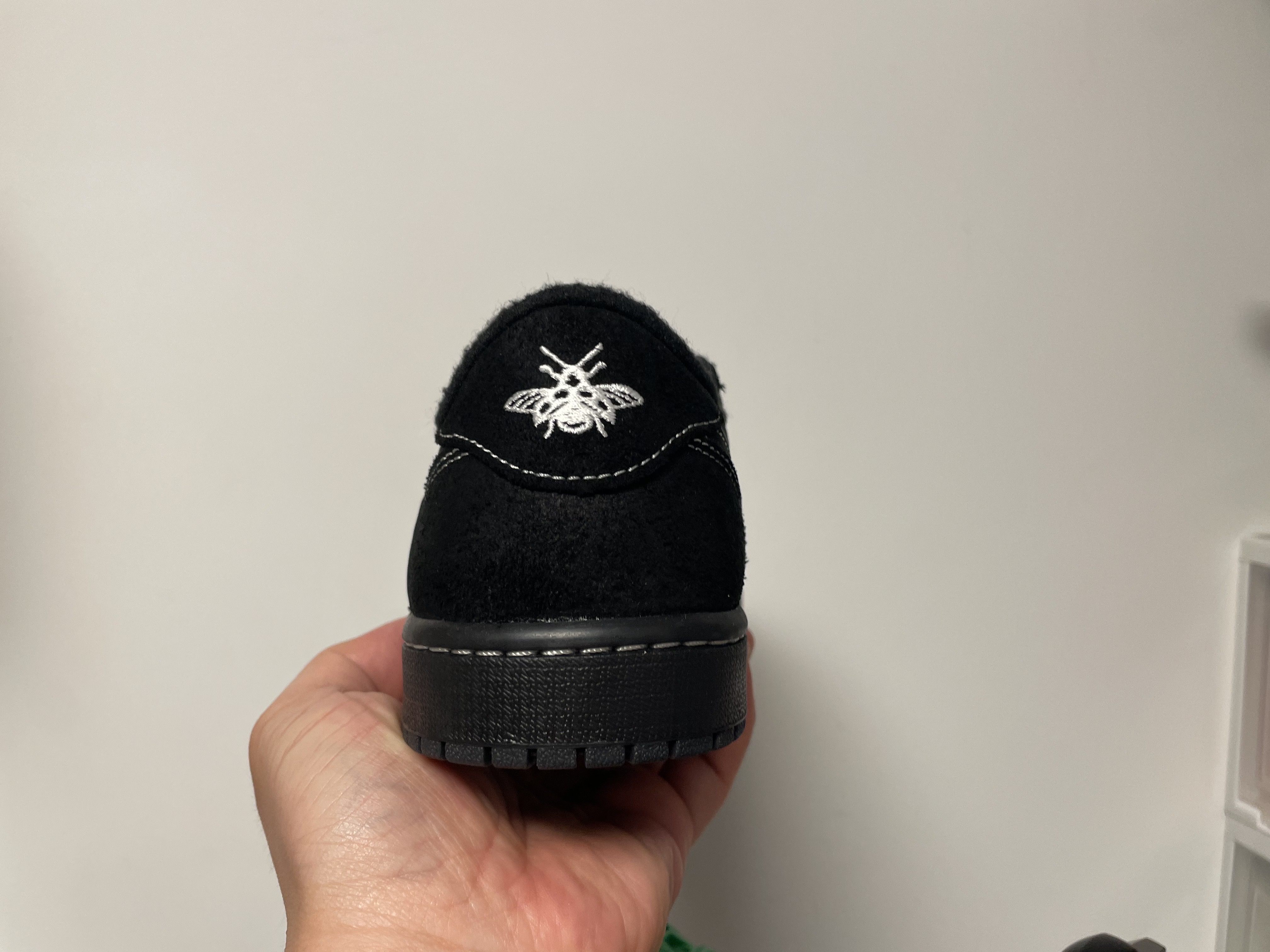 Jordan 1 x Travis Scott Retro Low OG SP Black Phantom 착용 스타일 - 5
