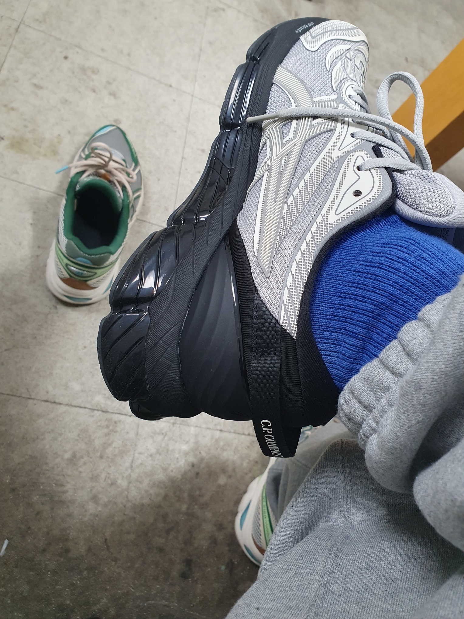 Asics x C.P. Company Gel-Quantum 360 VIII Cement Grey 착용 스타일