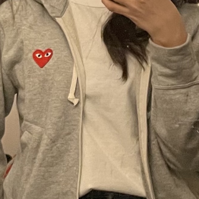(W) Play Comme des Garcons Double Heart Zip Hooded Sweatshirt Black, Play Comme des Garcons Red Heart Zip Hooded Sweatshirt Grey 착용 스타일 - 2