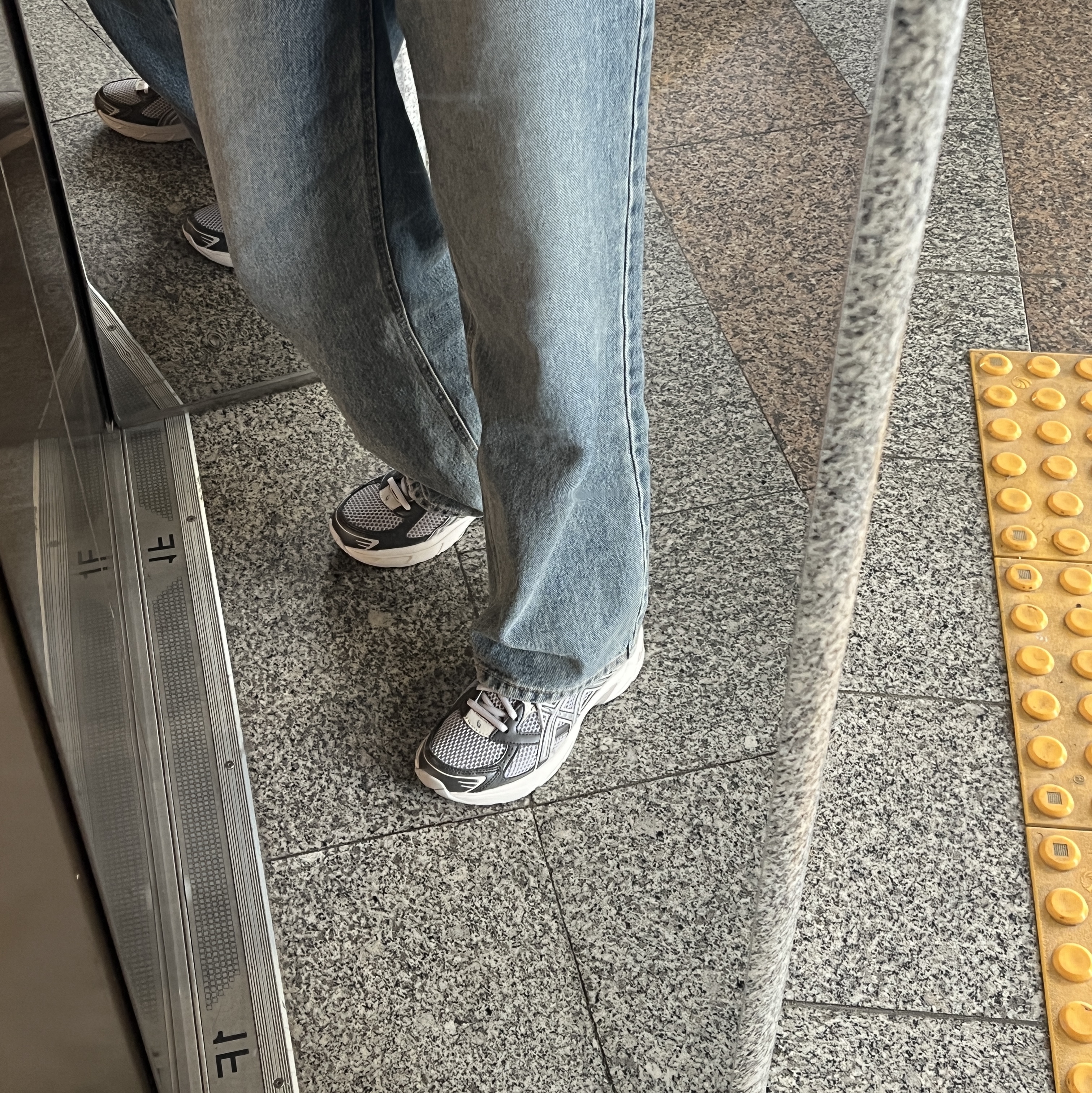 Asics Gel-1130 Oyster Grey Clay Grey 착용 스타일