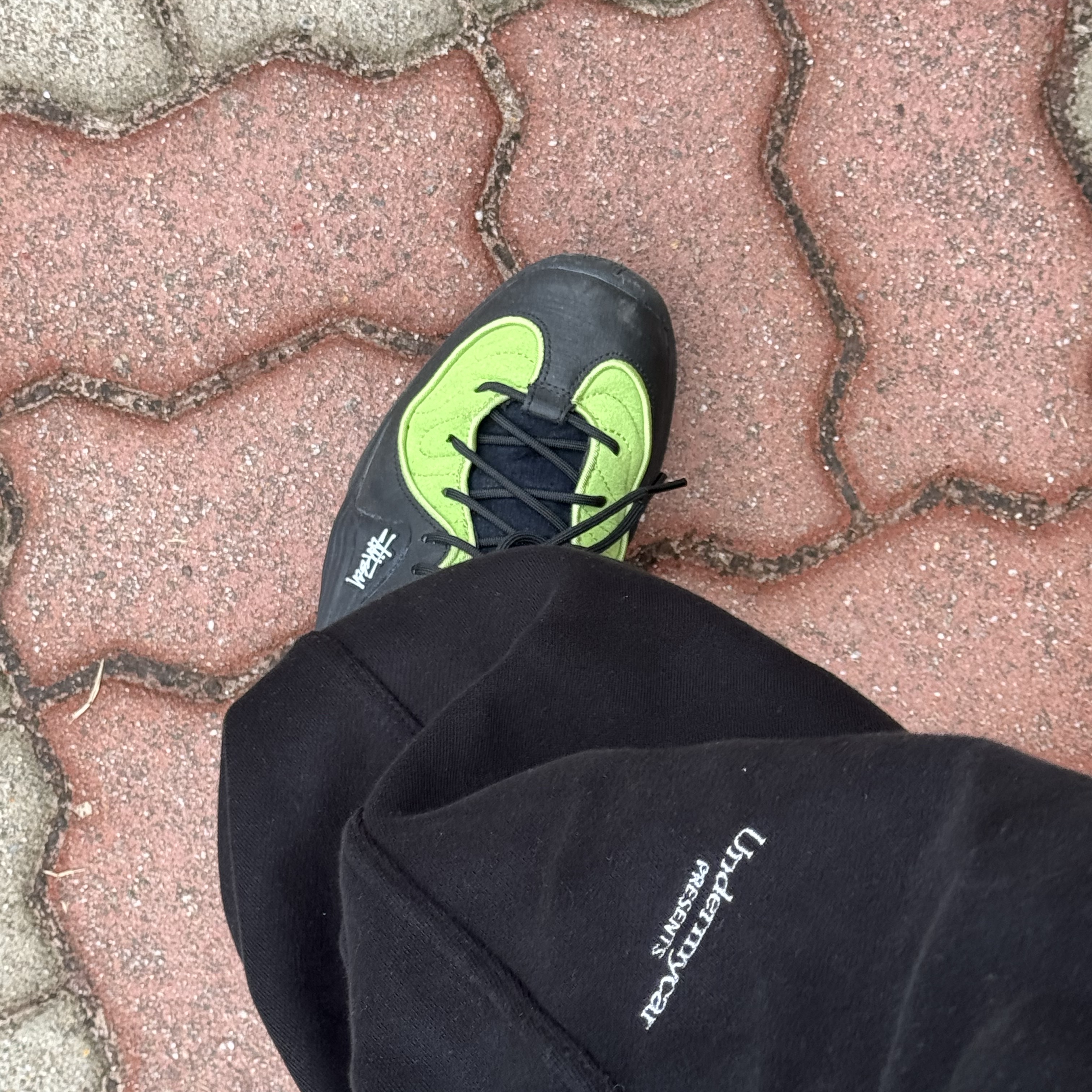 Undermycar Mu.03 Anti Fxxking Logo Play Oversized Sweat Jogger Black 착용 스타일