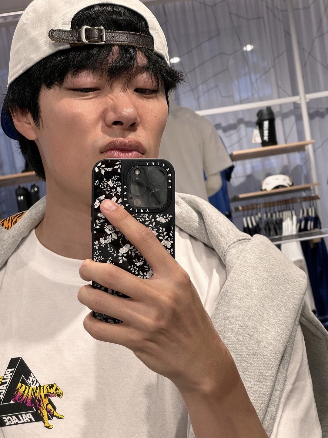 Palace Korea Tri-Ferg T-Shirt White - 24SS 착용 스타일