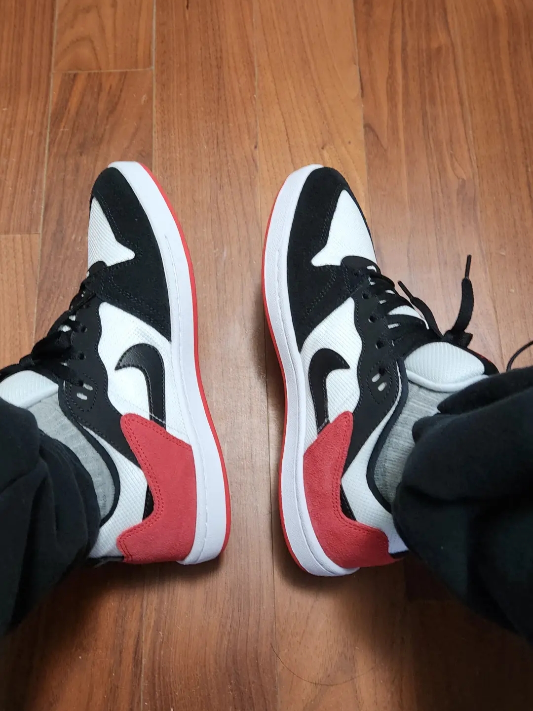 Nike SB Alleyoop University Red 착용 스타일